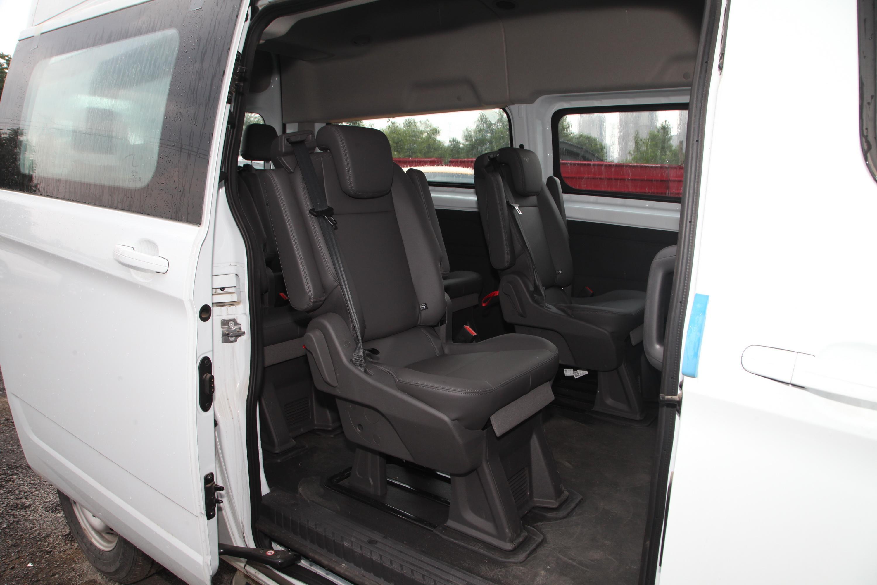 2019款全顺20t手自一体短轴低顶商旅型9座汽油国vi