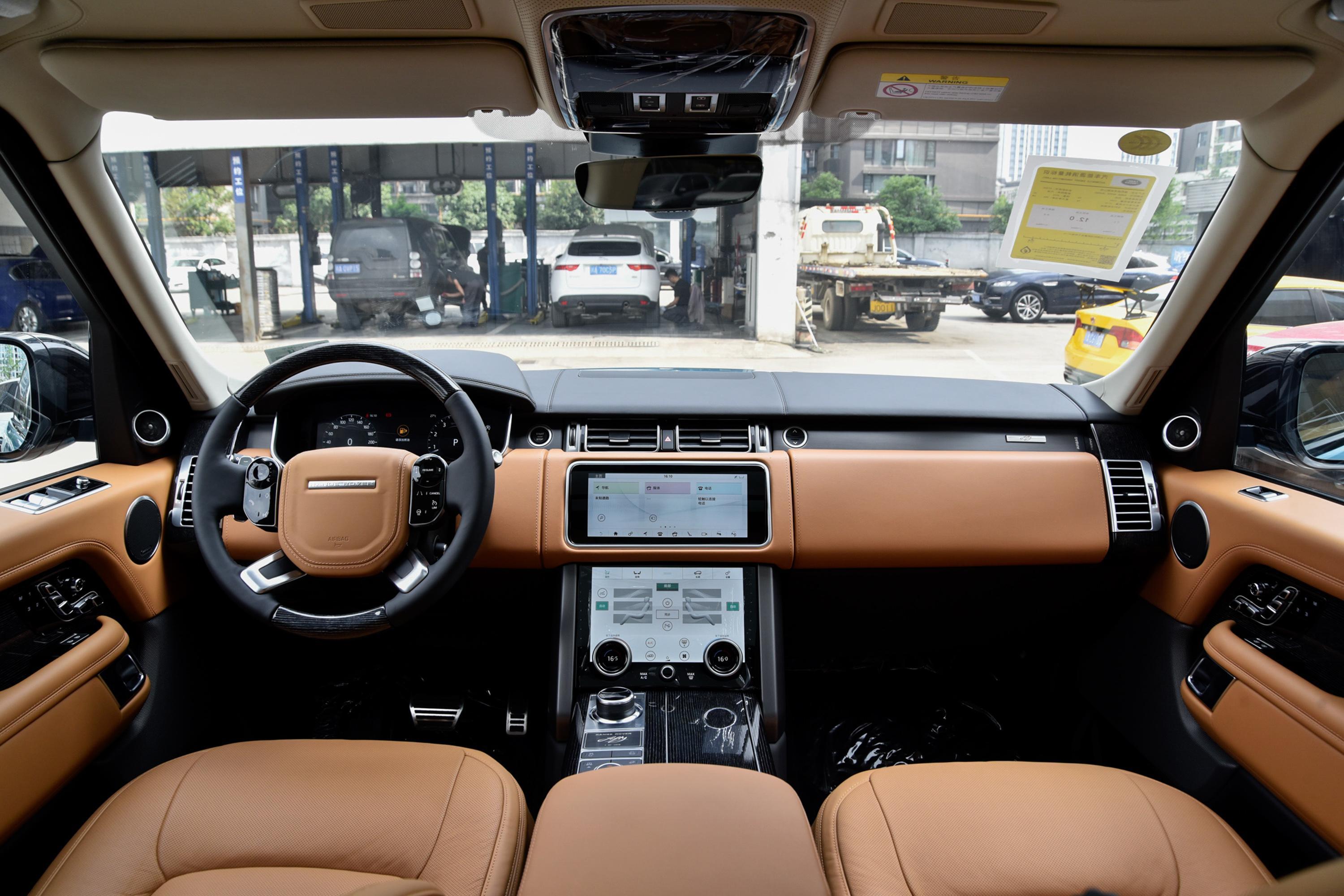 2021款 揽胜 3.0 l6 50周年风云纪念版内饰