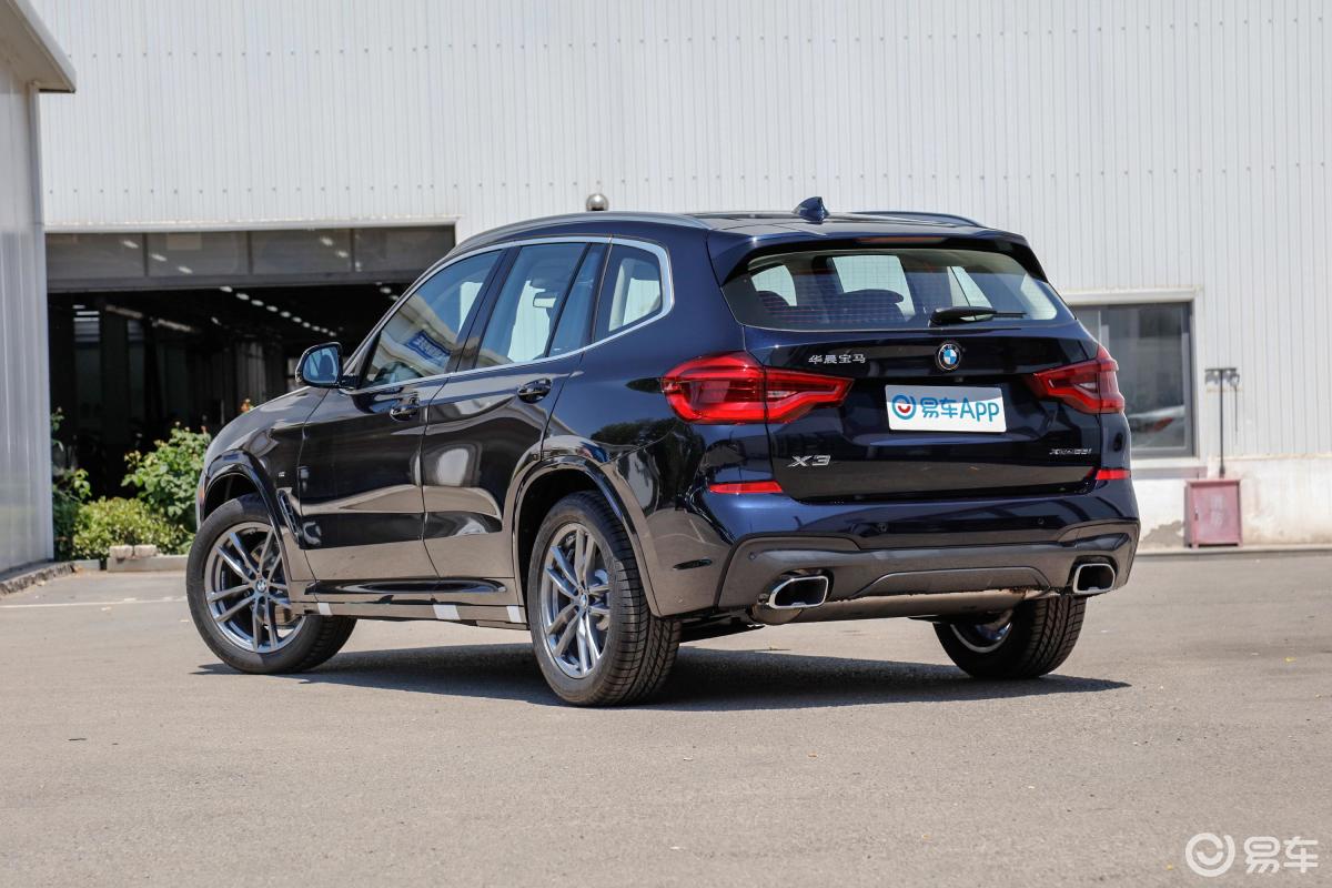 【宝马x32021款改款 xdrive 25i m运动套装侧后45度车头向左水平汽车