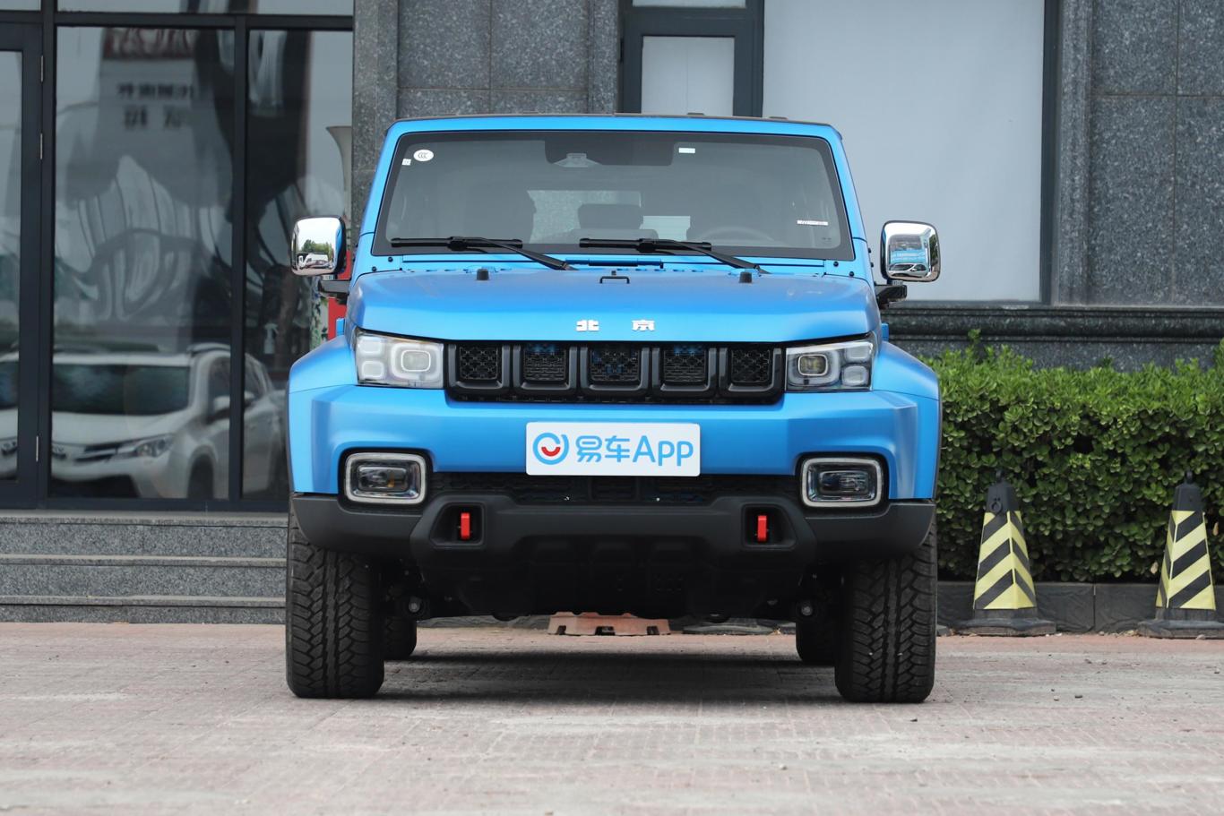 北京bj40刀锋英雄版 2.3t 自动四驱至尊版 汽油外观
