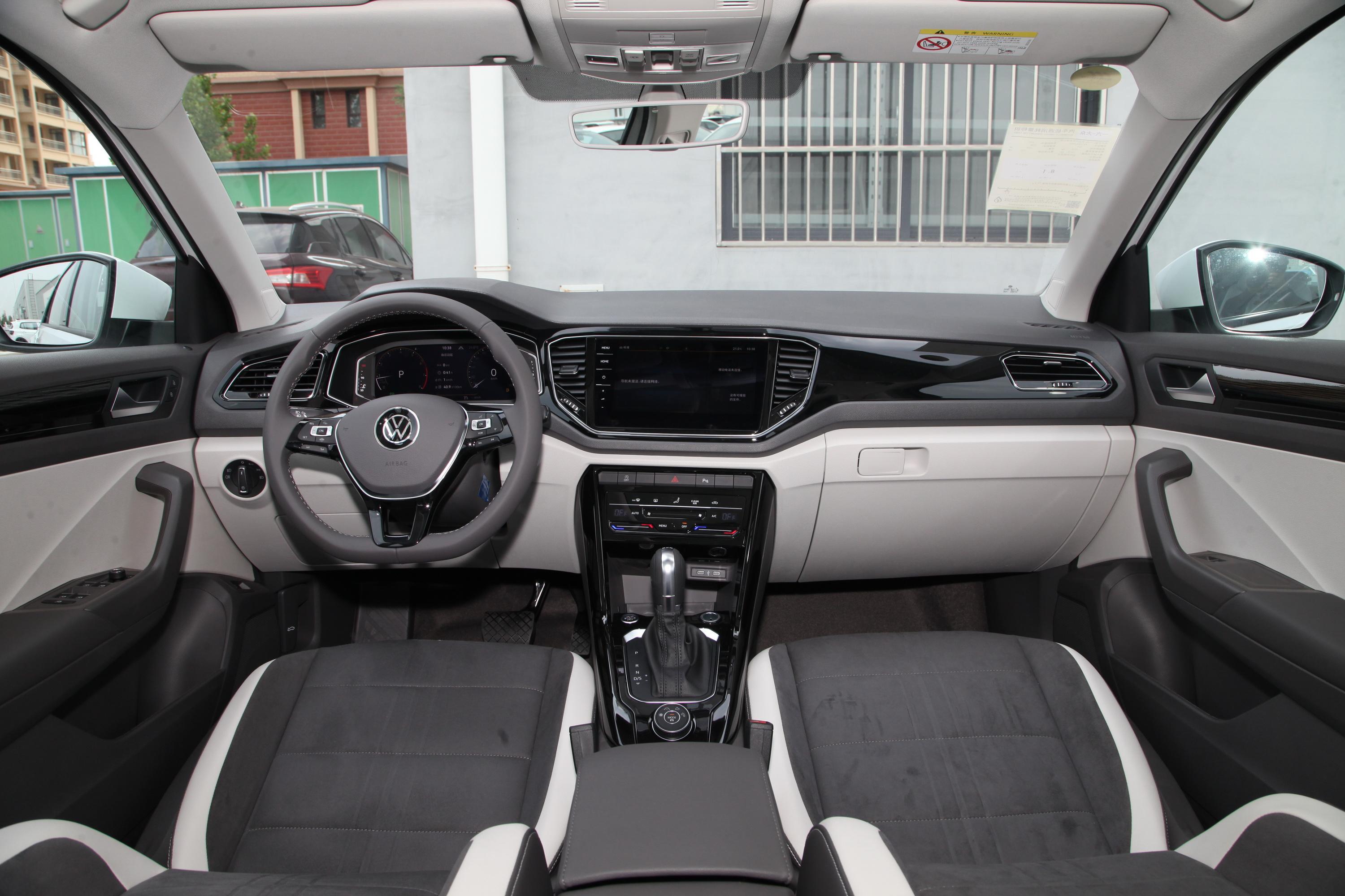 2021款 探歌 改款 280tsi 双离合 四驱 豪华型智联版内饰