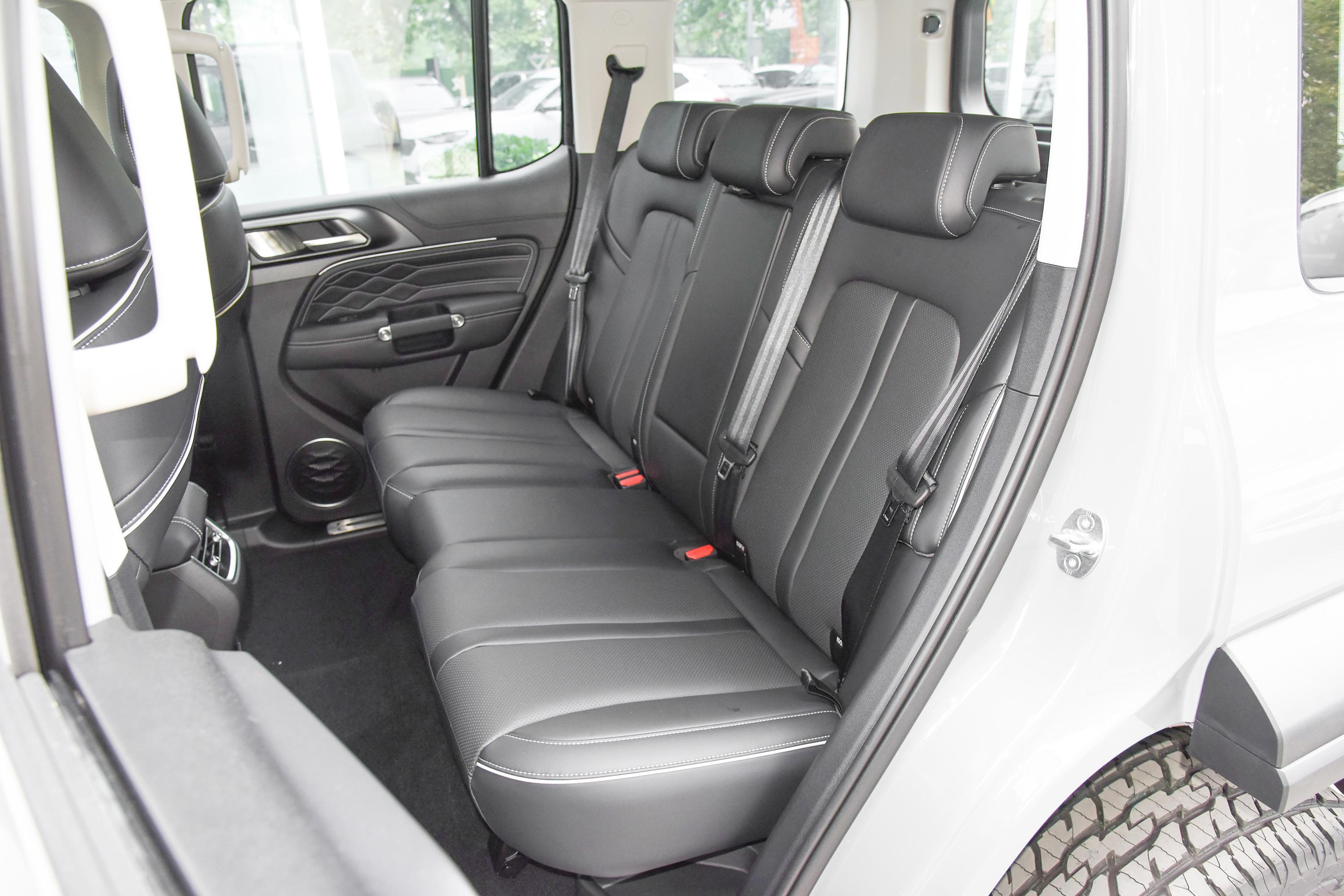 2021款 坦克300 越野版 2.0t 征服者空间