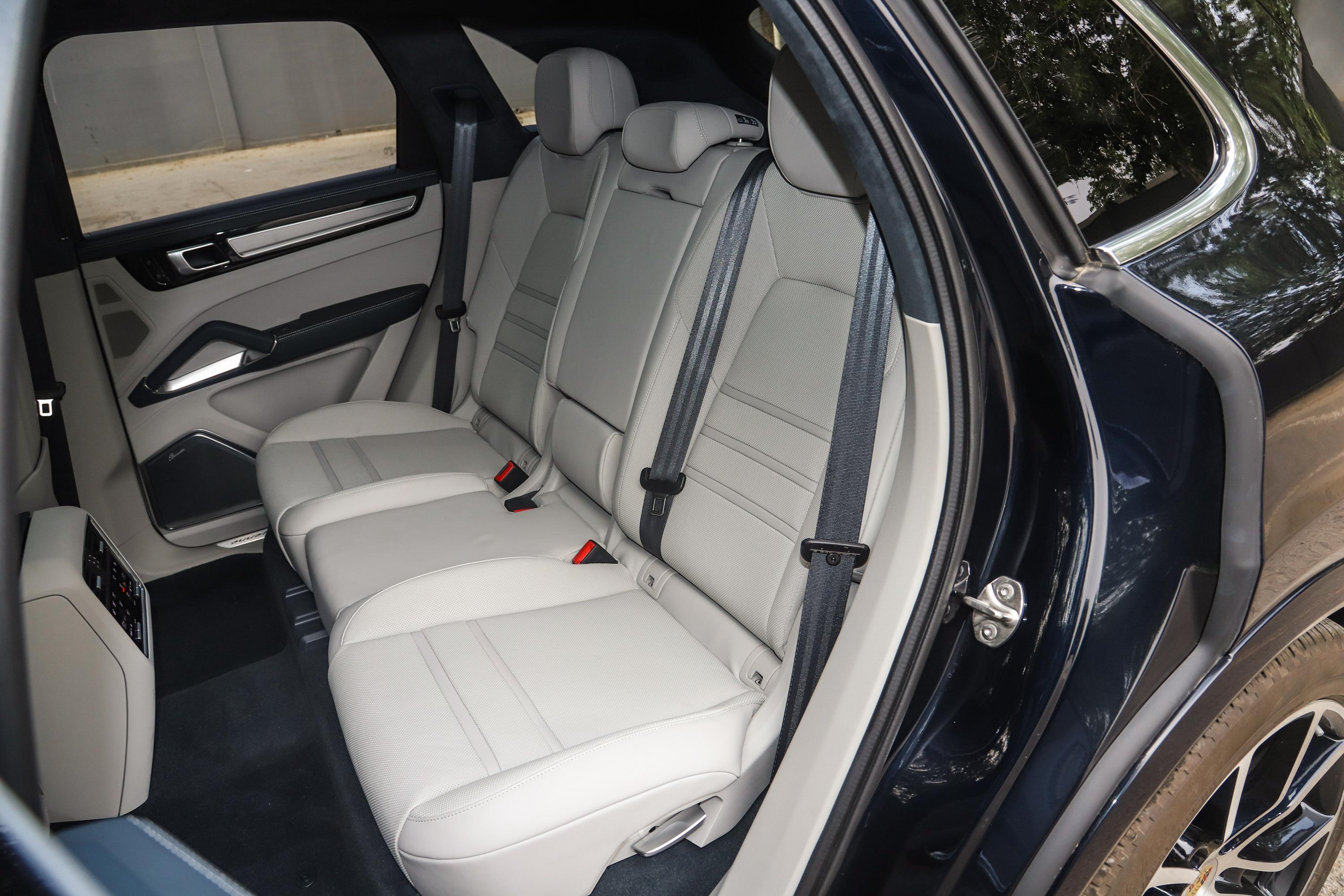 2019款 cayenne cayenne turbo空间