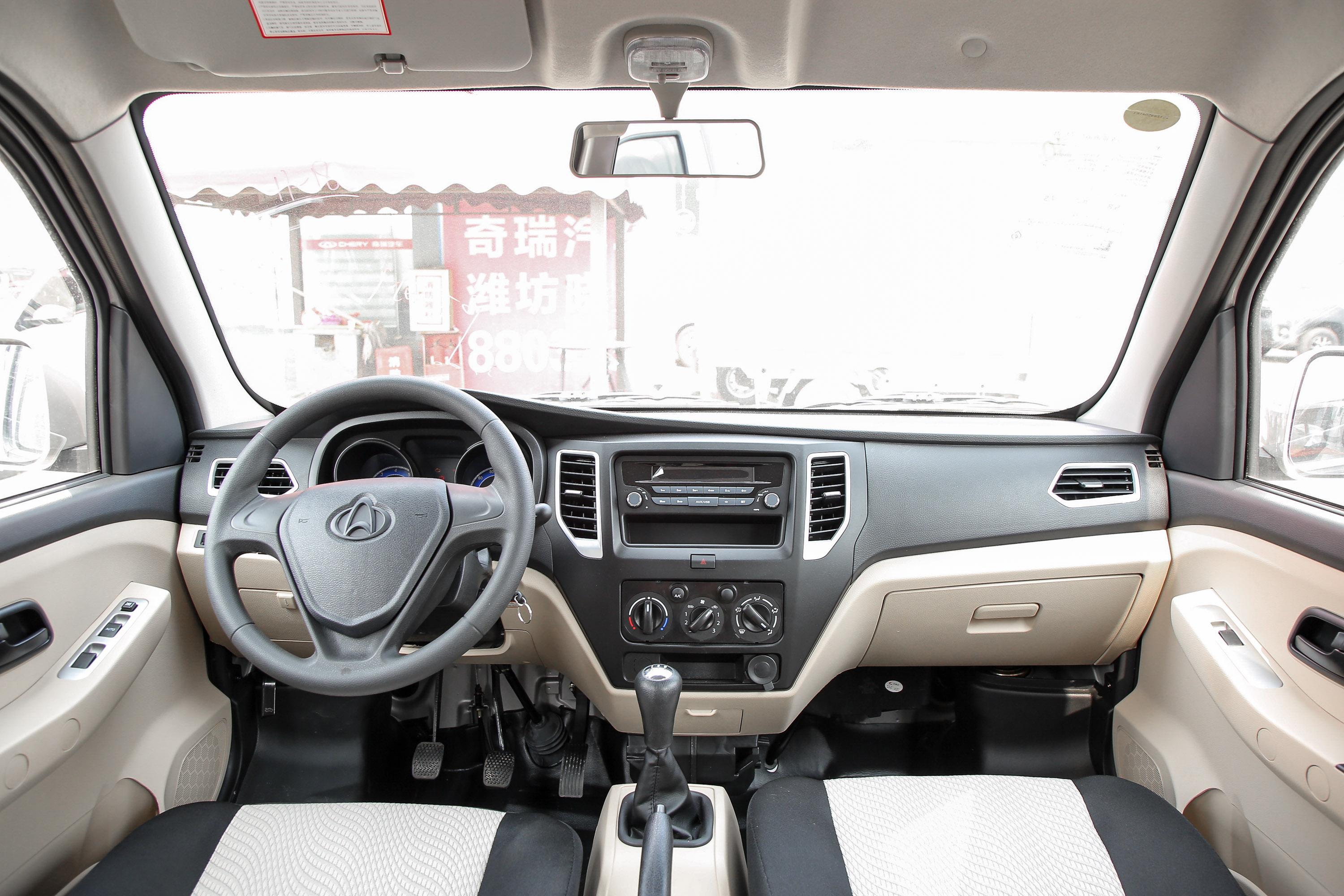 2021款 新豹t3 东安1.6l 122马力 3080轴距 双排厢式运输车  国Ⅵ内饰