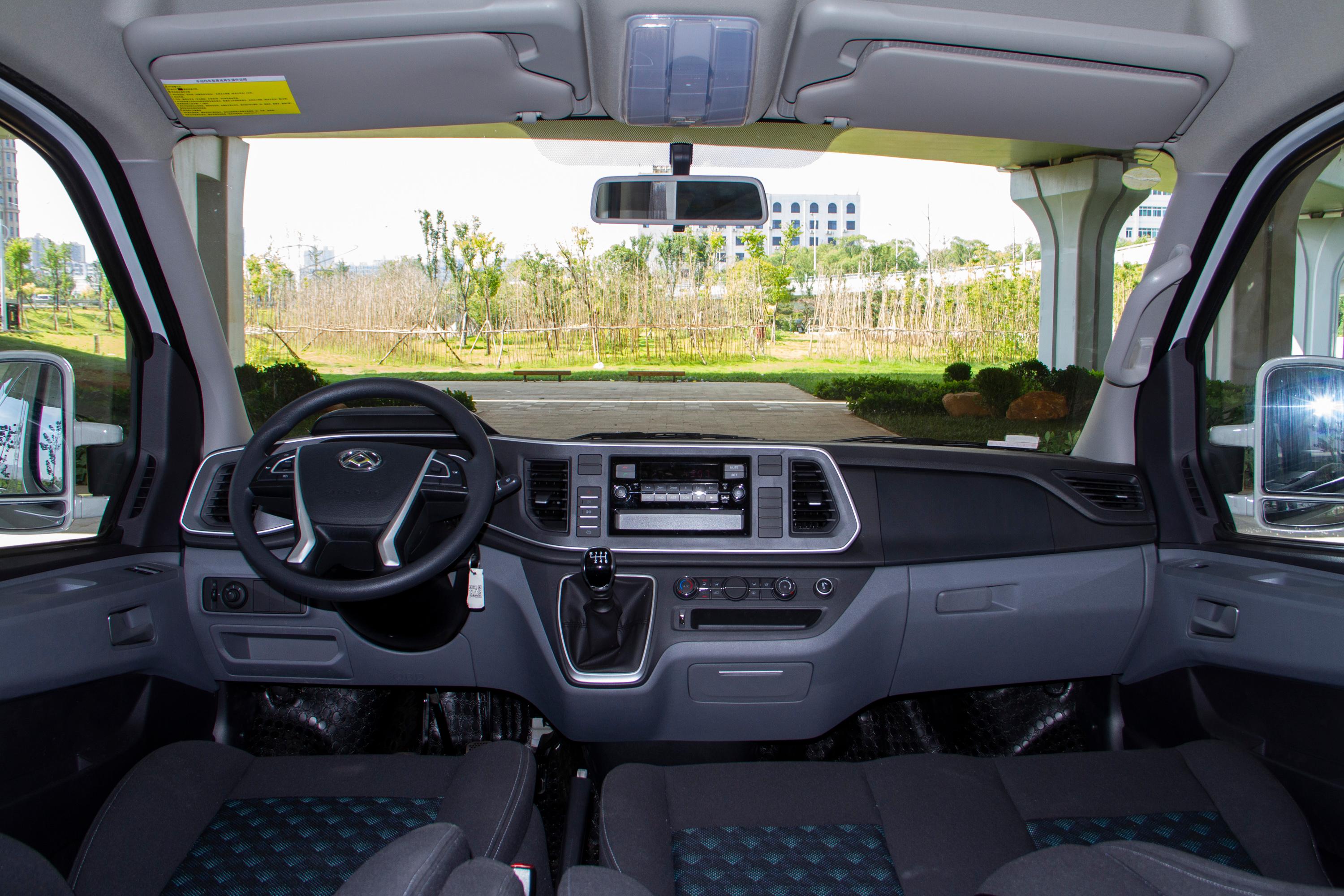 2021款上汽大通maxusv80plus全能王20t手动短轴中顶56789座