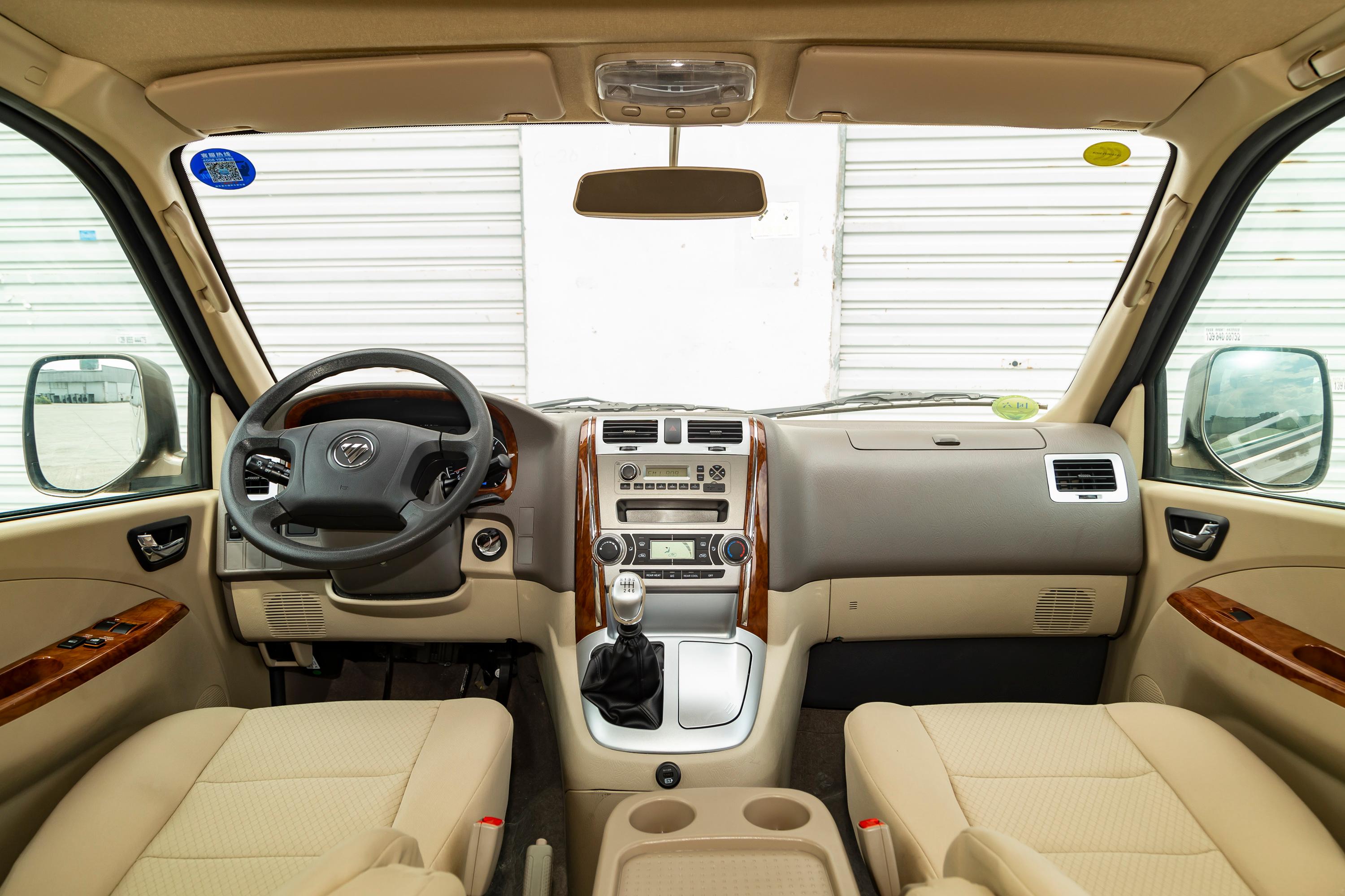 2021款 风景g5 多用途乘用车 2.0t 手动 商运版 7座 国vi内饰