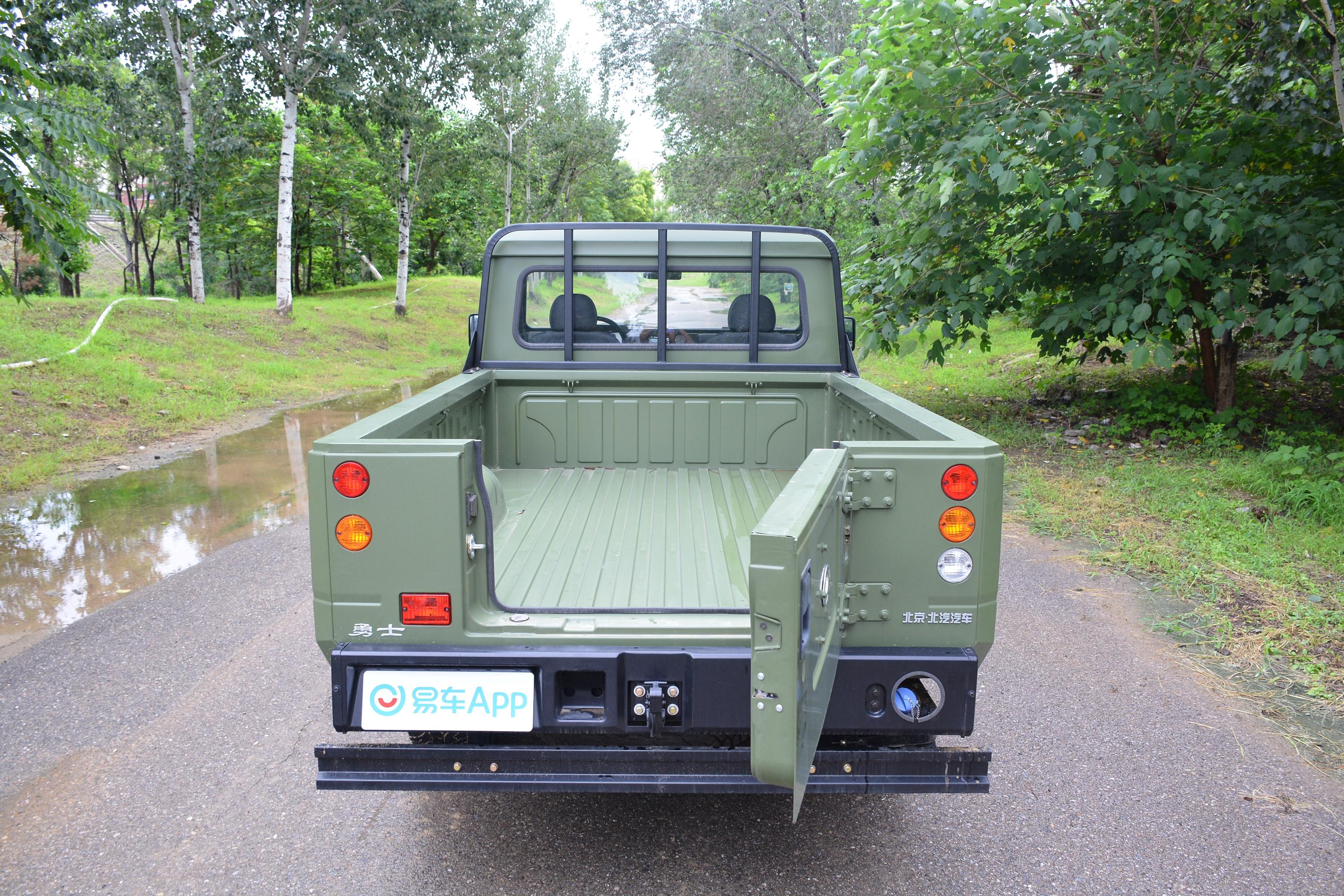 2020款勇士皮卡分体单排24t手动3035轴距柴油国vi