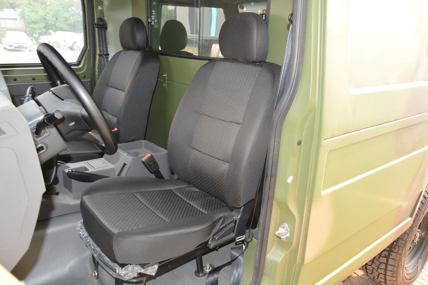 勇士皮卡单排厢式车 2