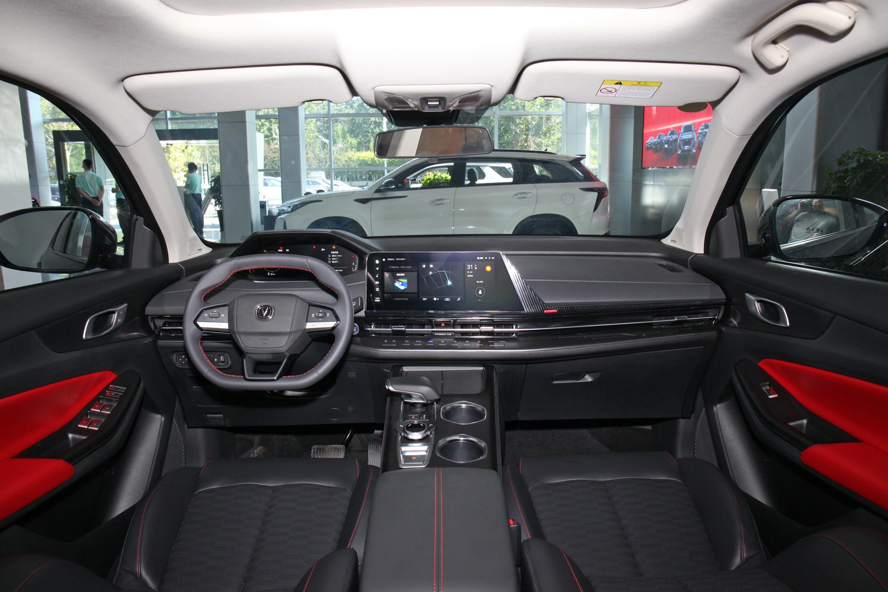 2022款 长安cs55plus 第二代 1.5t 双离合 尊贵型内饰