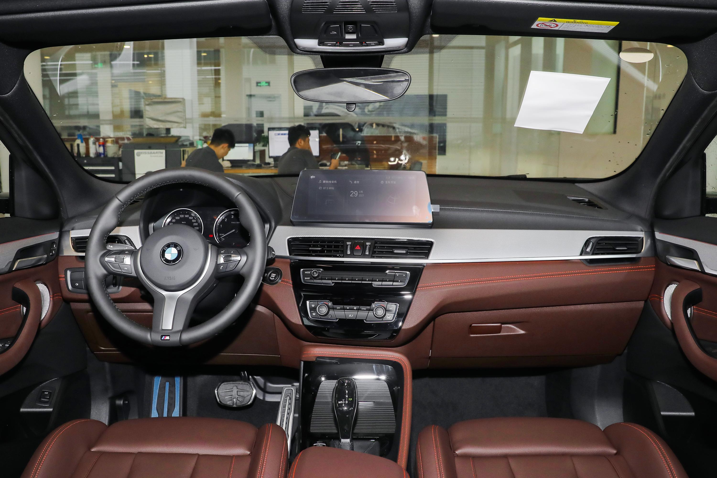 2021款 宝马x2 改款 xdrive25i 曜夜版内饰