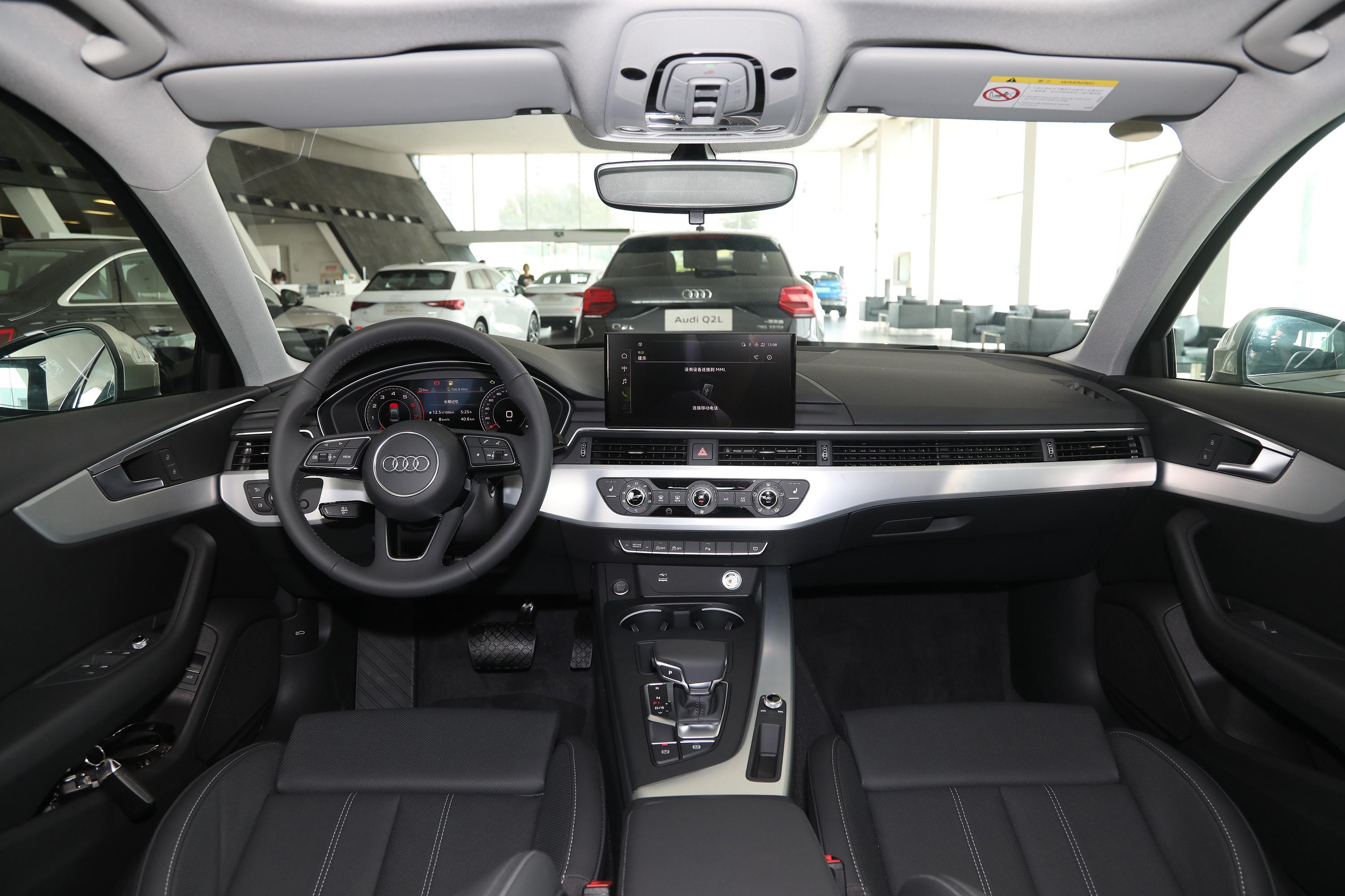2022款 奥迪a4l 40 tfsi 时尚动感型内饰