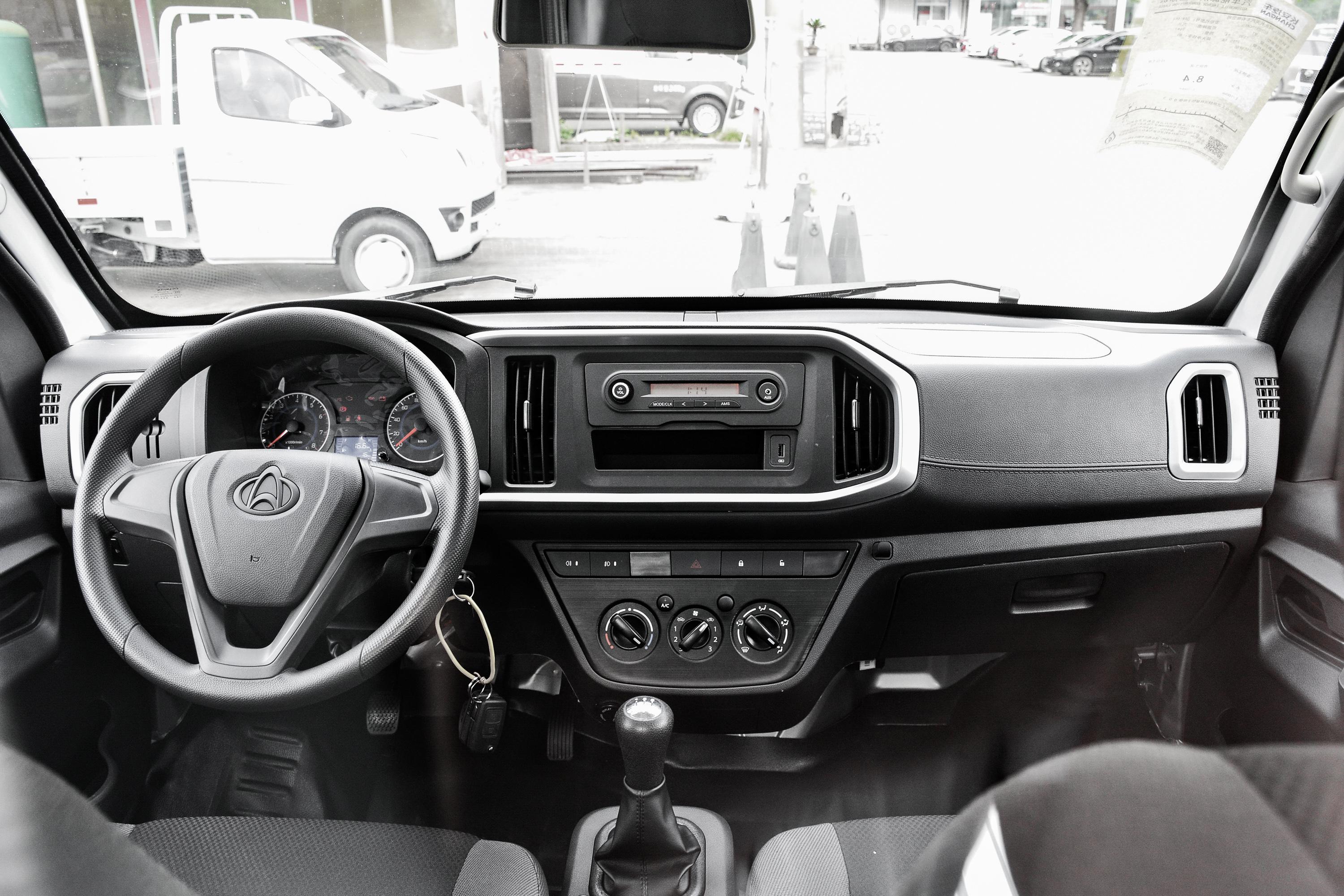 2021款 神骐t30 1.6l 手动 单排 3.3米标准车 豪华型内饰