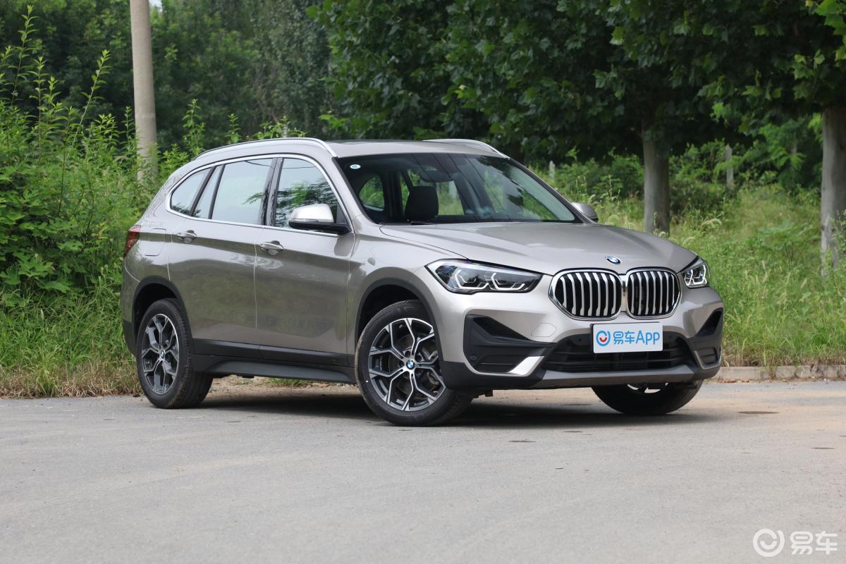 【宝马x12021款改款 sdrive25li 领先型侧前45度车头向右水平汽车图片