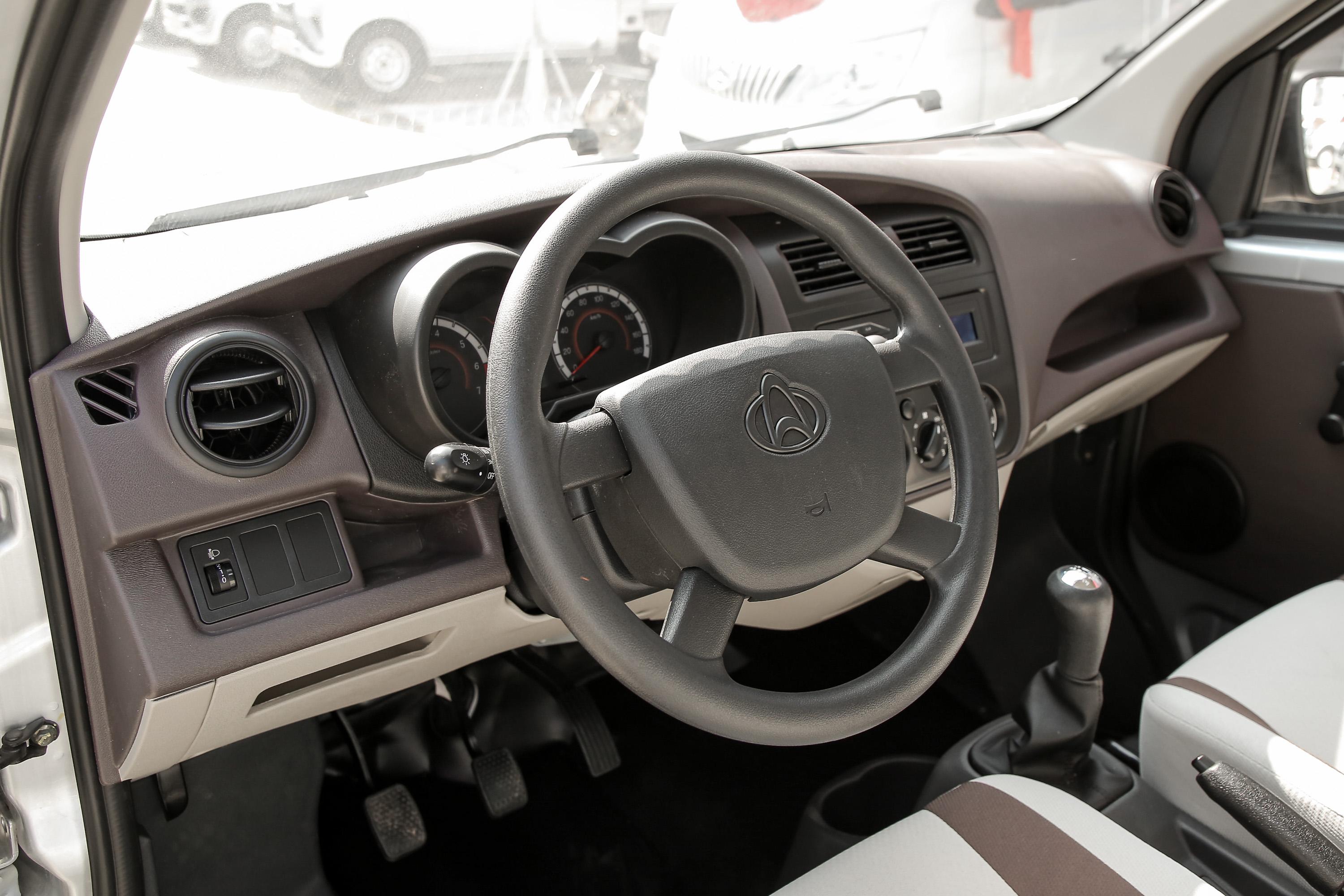 2021款 长安星卡 1.5l 长轴版 单排 基本型内饰