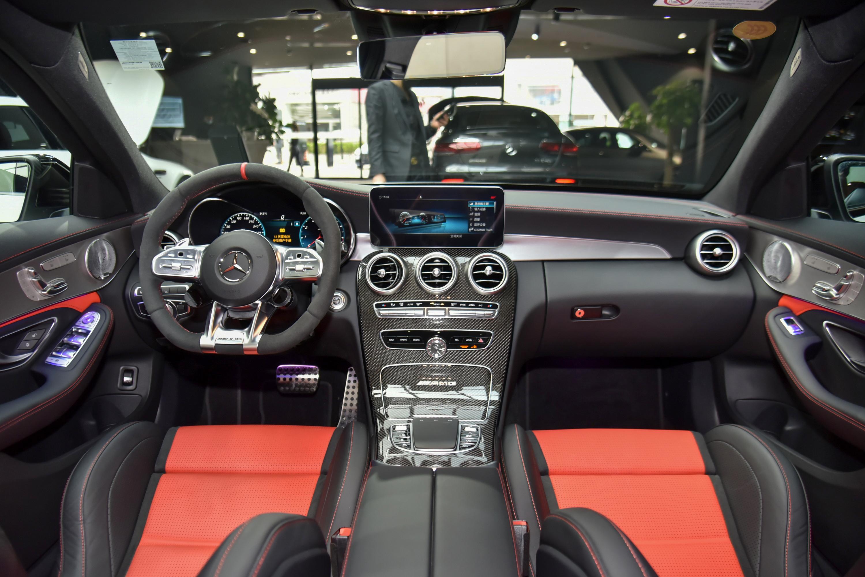 2019款 奔驰c级 amg c 63 s内饰
