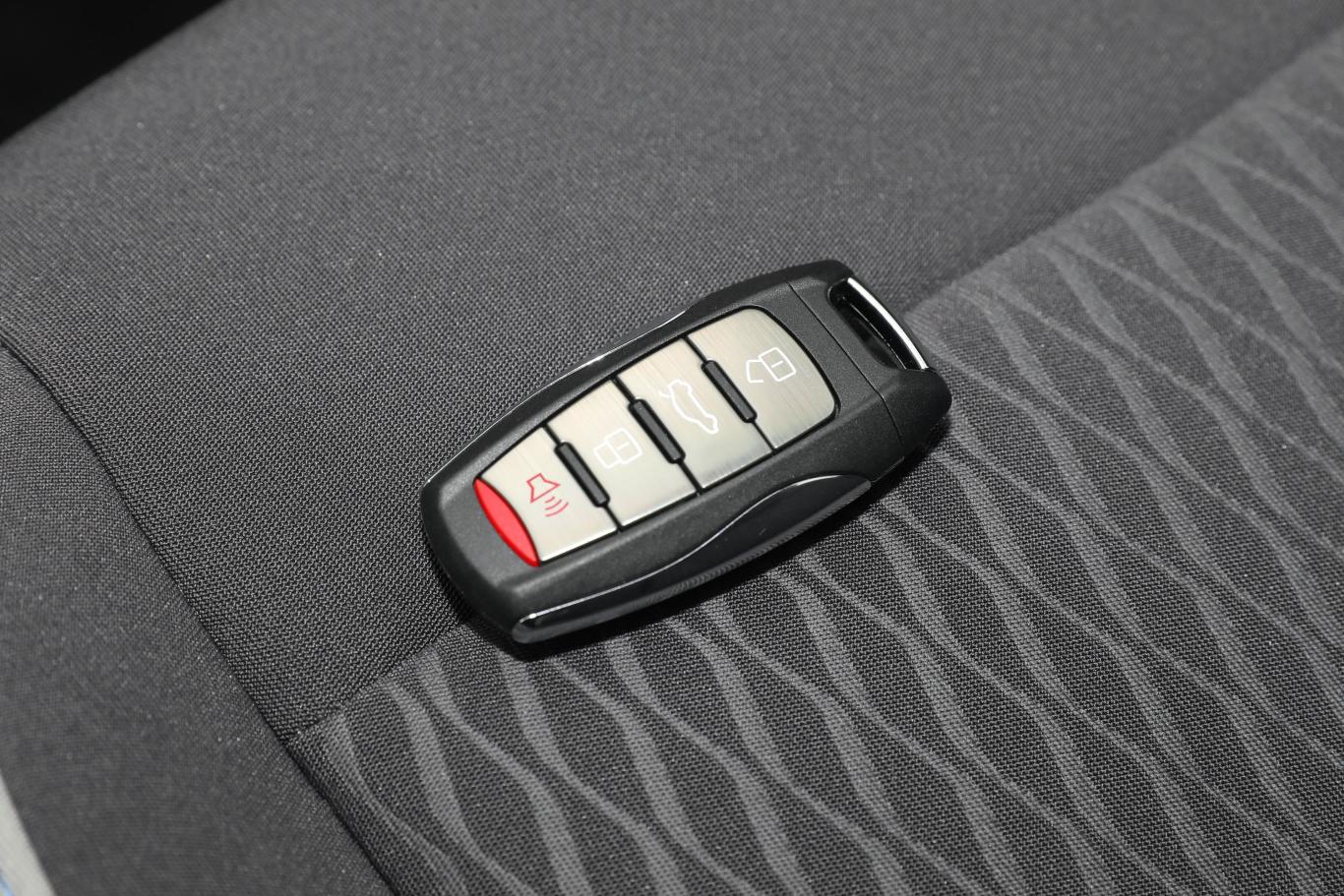 欧拉黑猫301km 基础型 三元锂钥匙正面