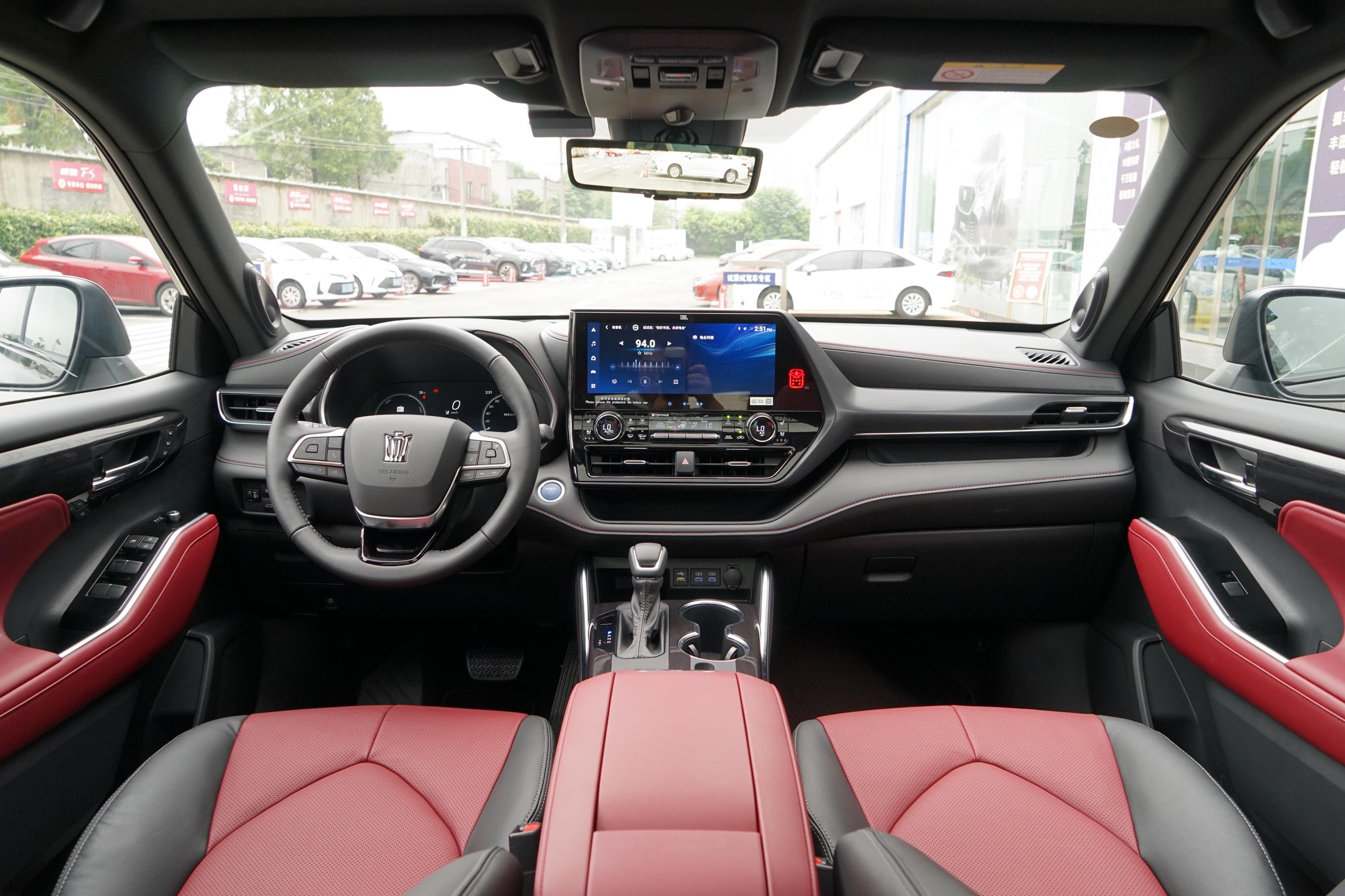 2021款皇冠陆放25l四驱旗舰版