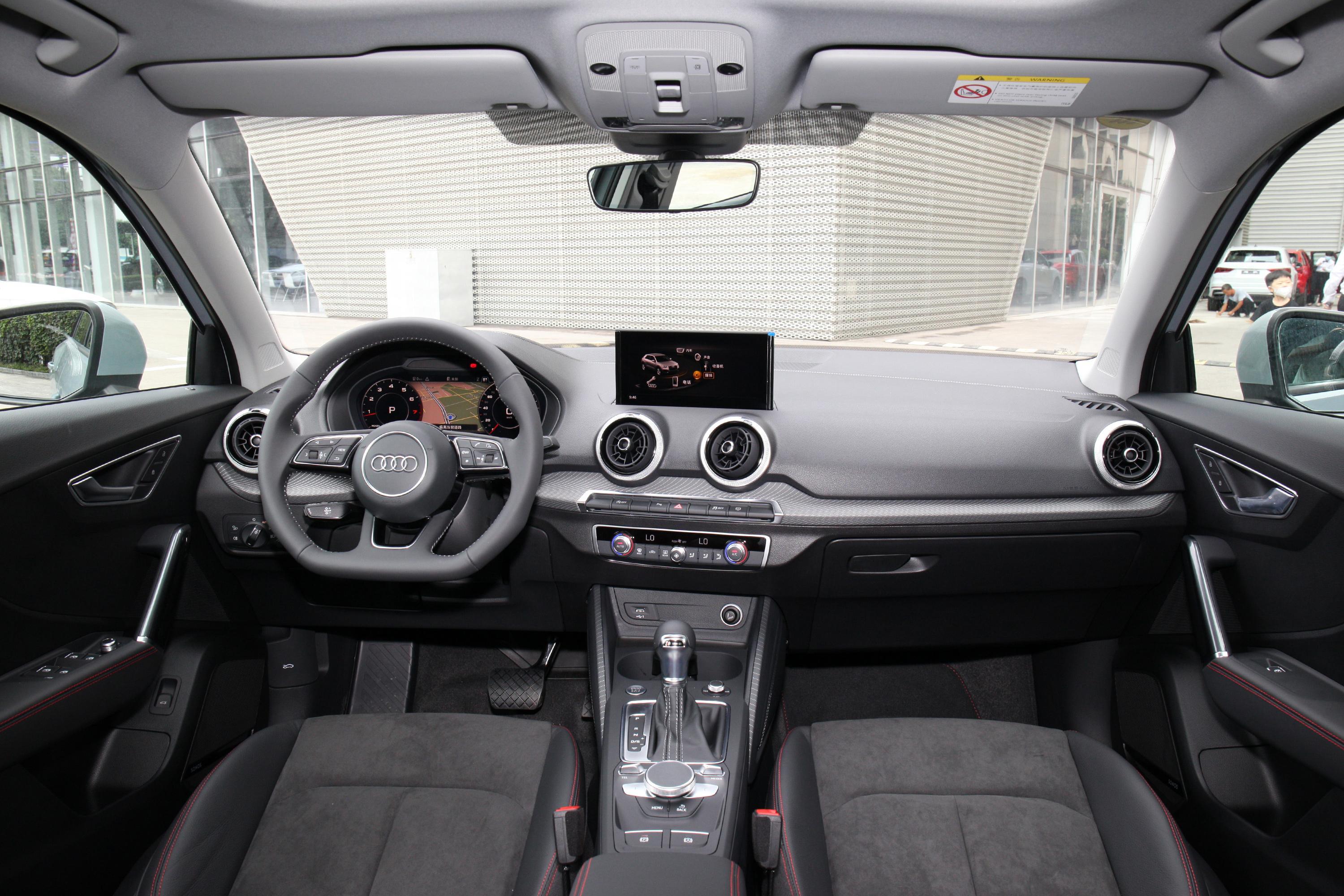 2022款 奥迪q2l 35 tfsi 豪华动感型内饰