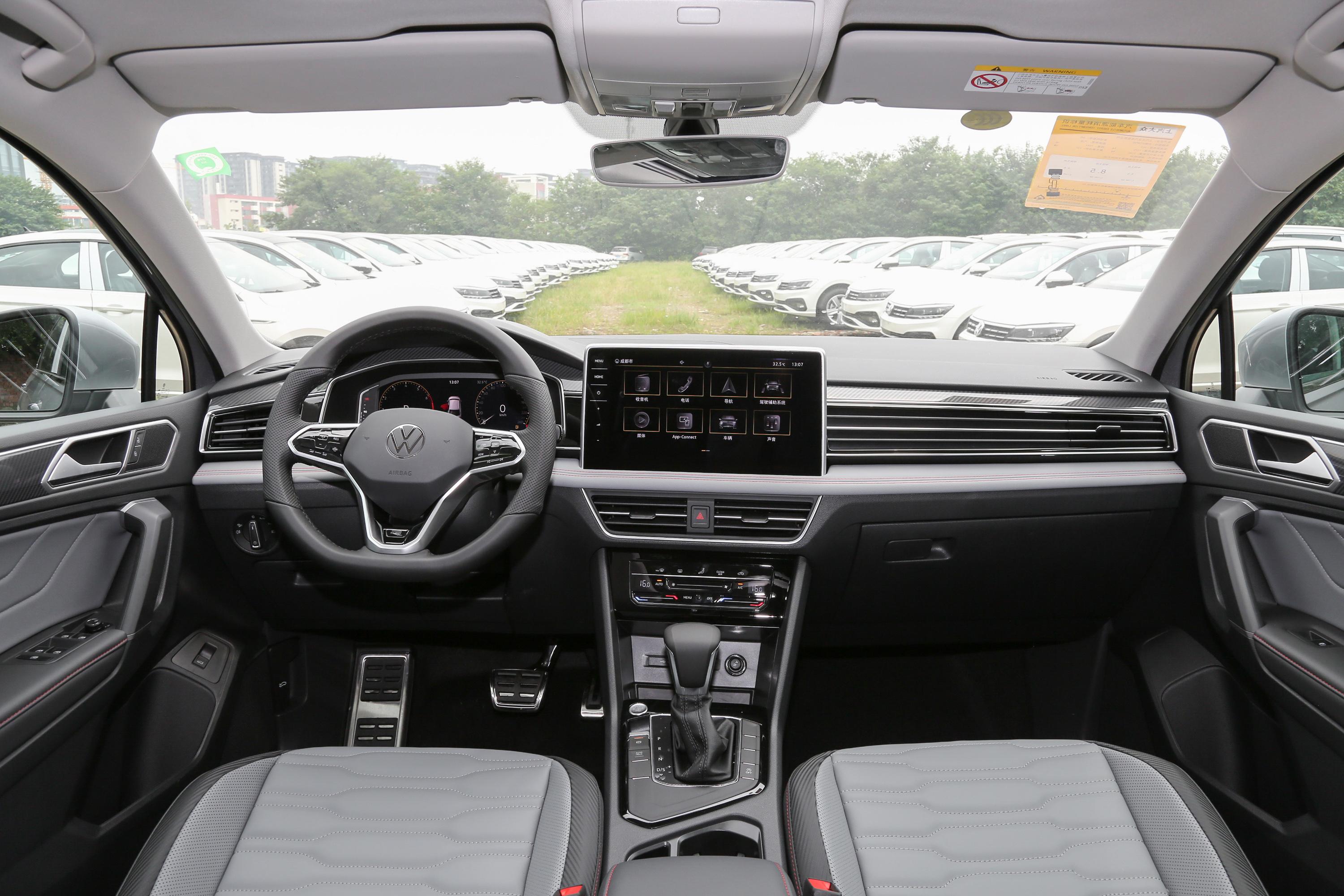 2022款 途观x 330tsi 双离合 两驱 越享版内饰