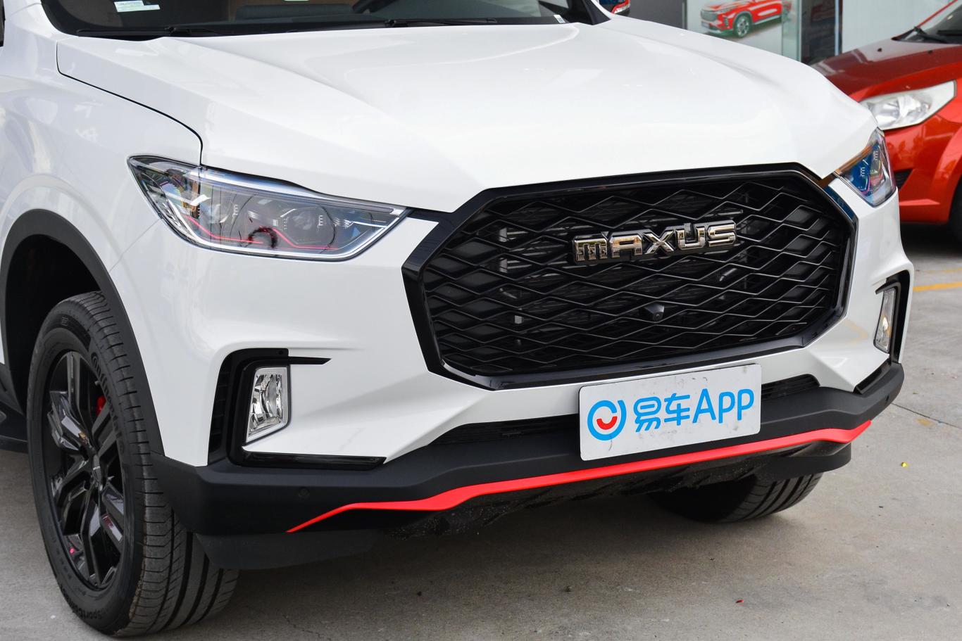 上汽大通maxus d90 pro2.0t 四驱罗布泊版 6座 柴油前格栅侧俯拍