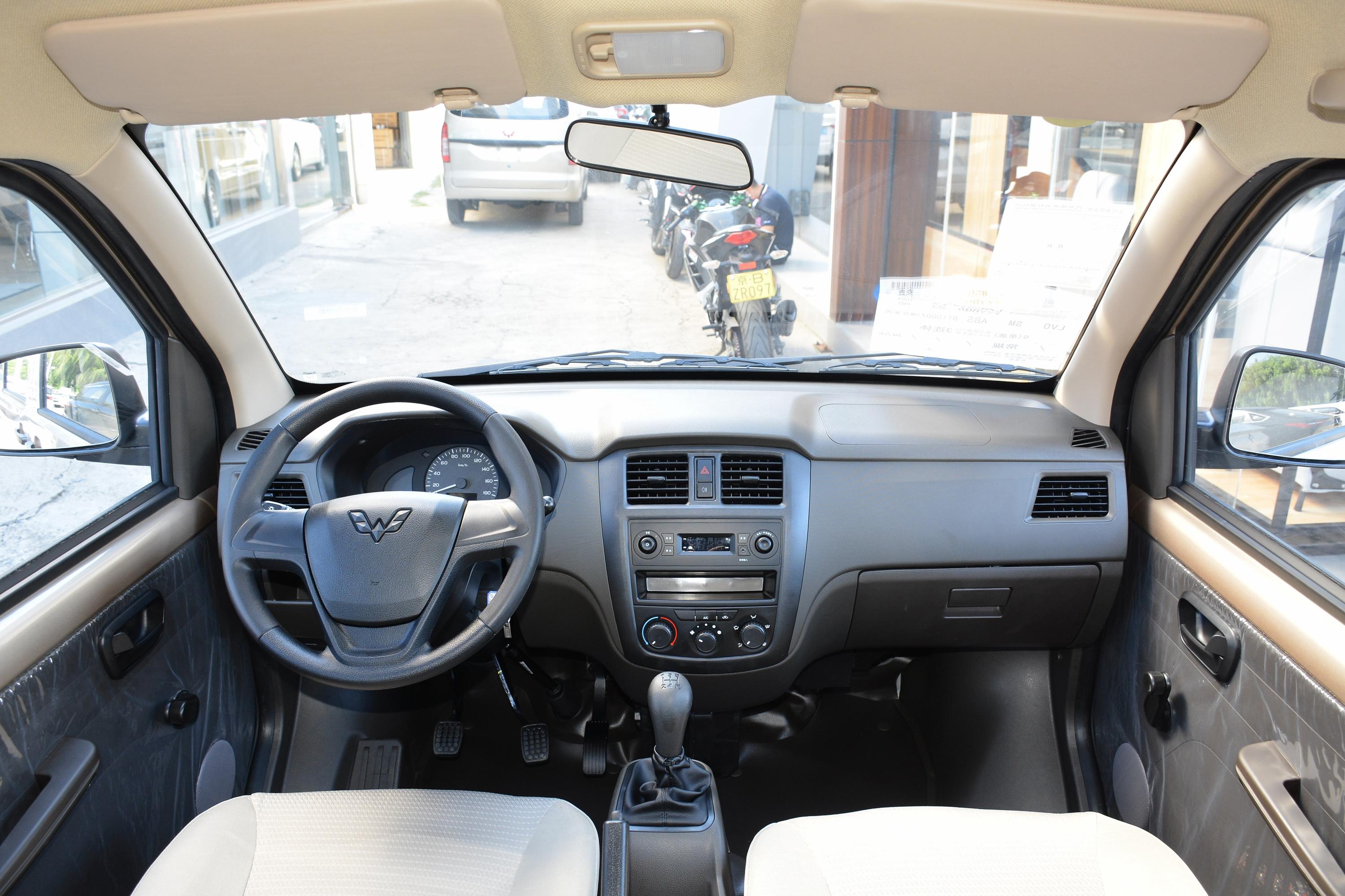 2021款 五菱荣光s 1.2l 标准型封窗车(空调版) 5座 国vi内饰