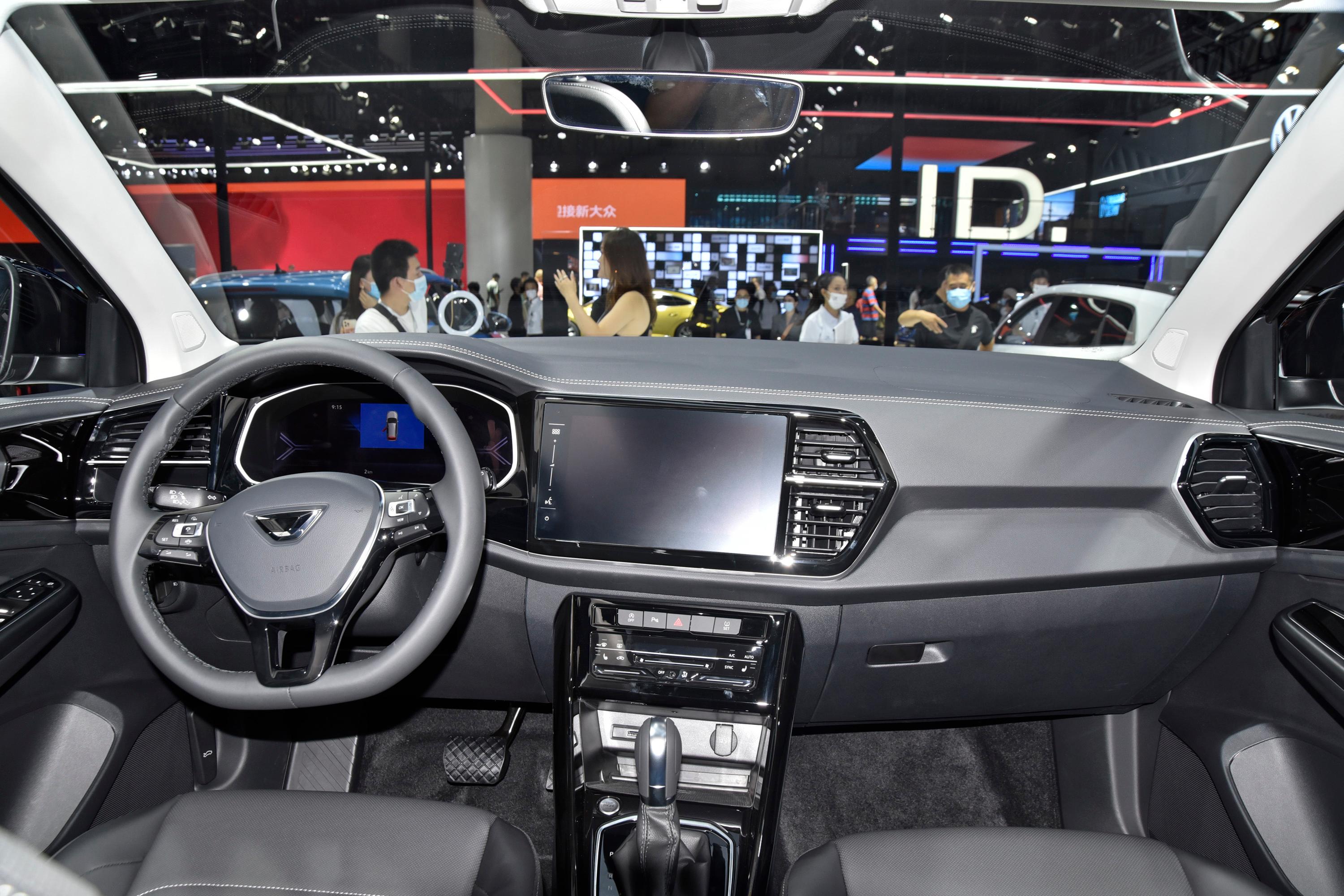 2021款 捷达vs7 280tsi 手自一体 荣耀黑锋版内饰