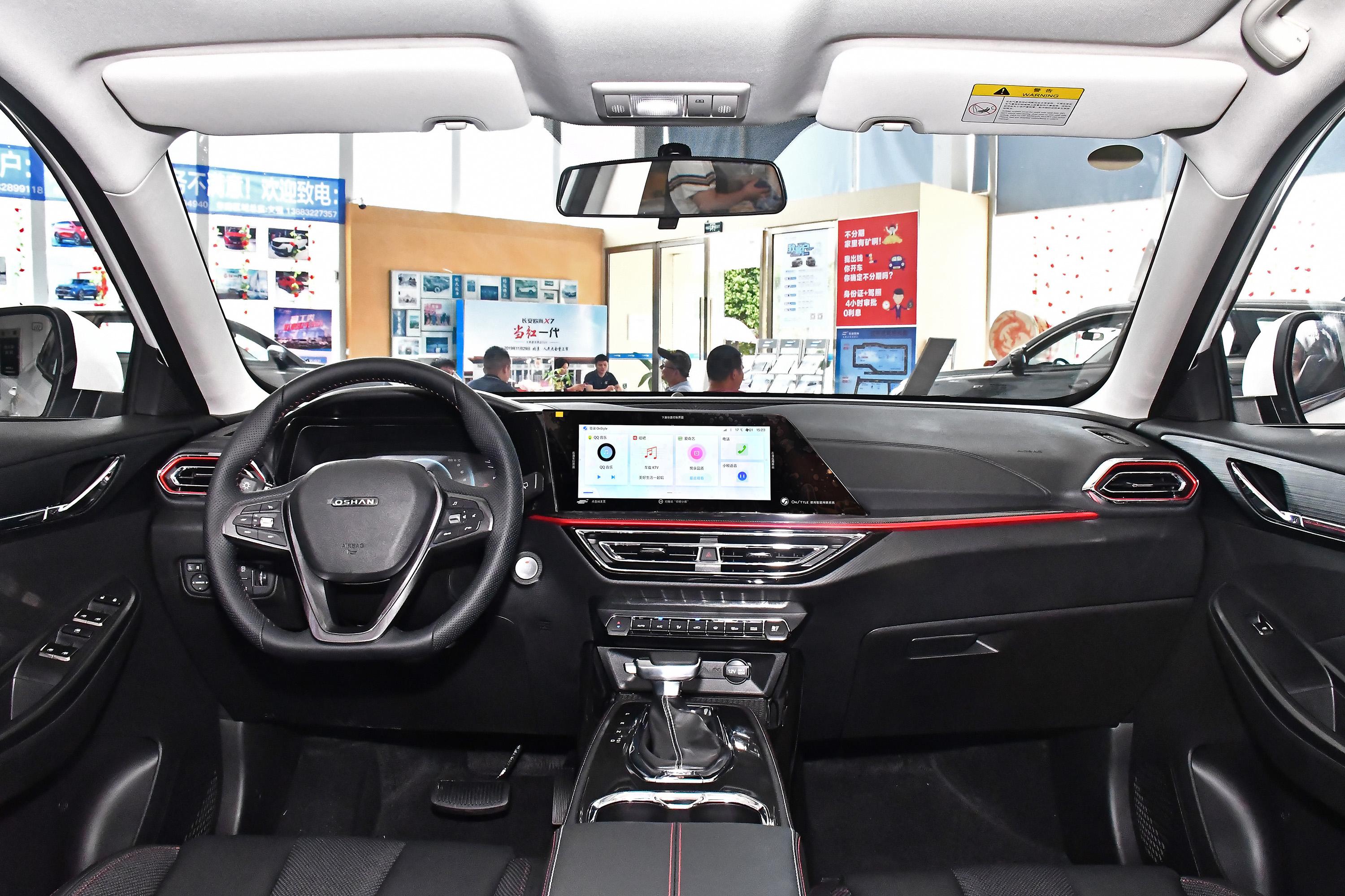 2021款 长安欧尚x5 1.6l cvt 青春版内饰