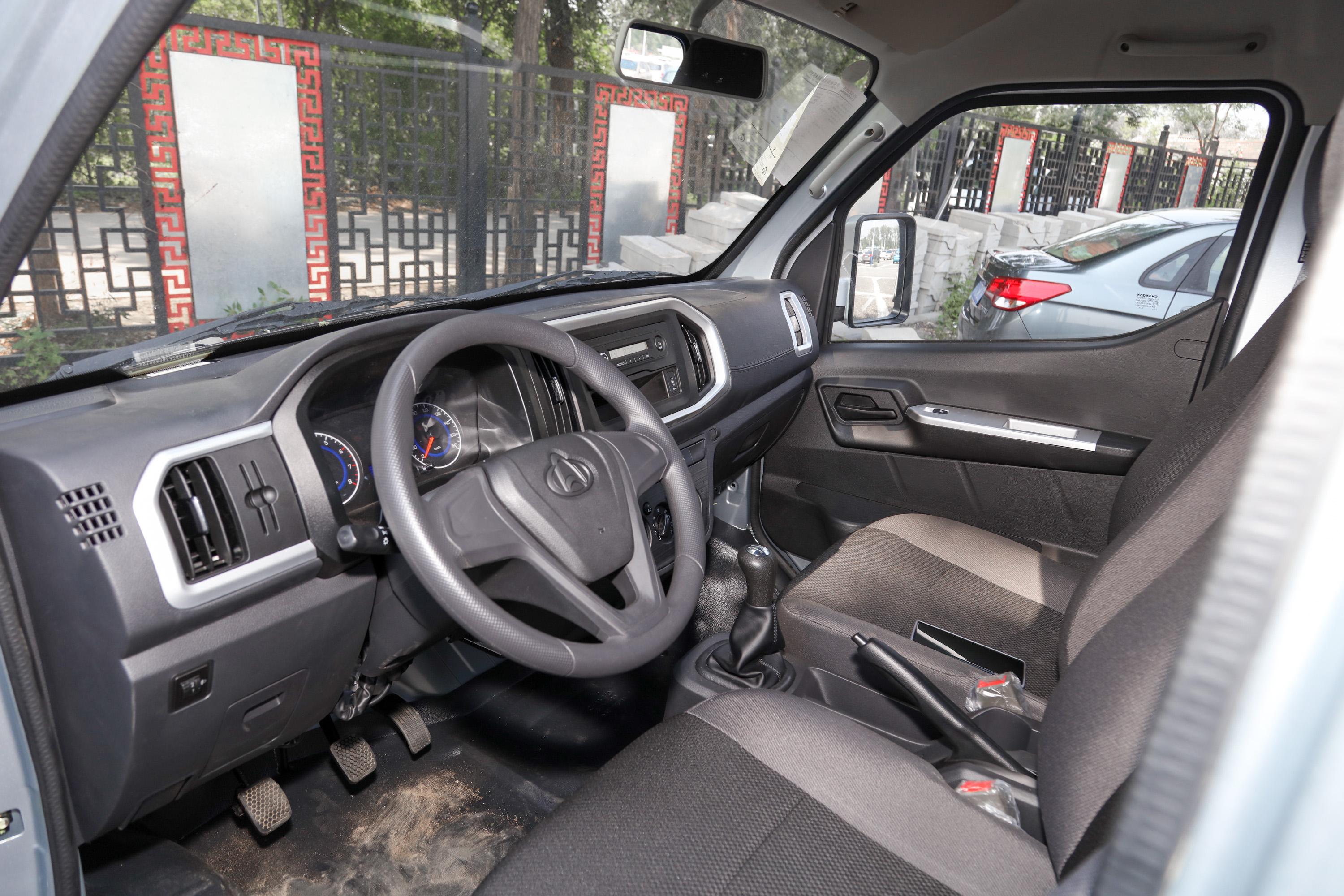 2021款 神骐t30 1.6l 手动 单排 3.3米标准车 舒适型内饰