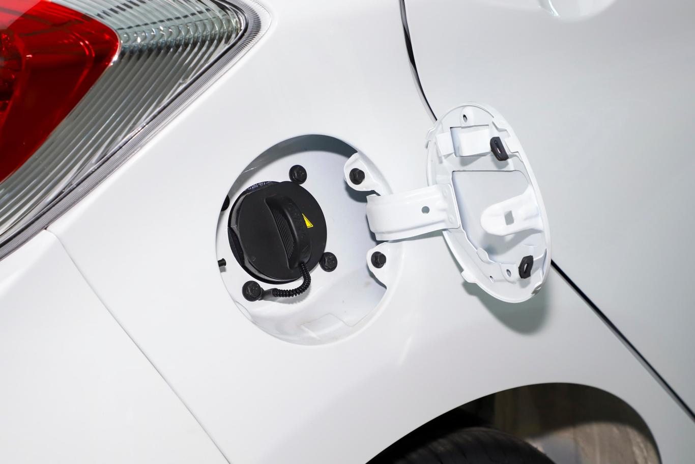 奔奔e-star国民版 心怡版 磷酸铁锂 快充版 31.18kwh快充充电口