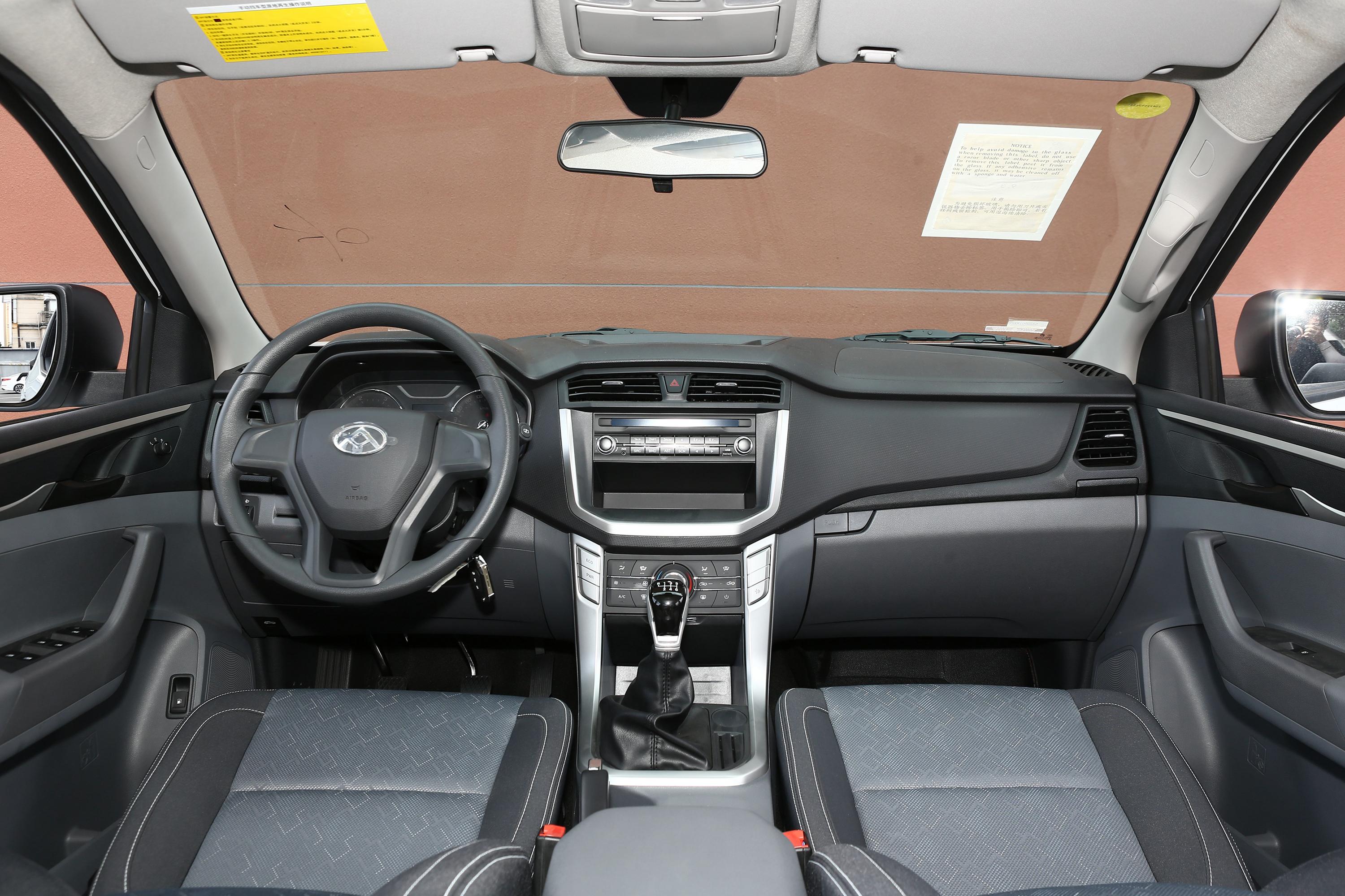 2020款上汽大通maxust6020t两驱手动标厢高底盘先锋版黑色时尚l型车箱