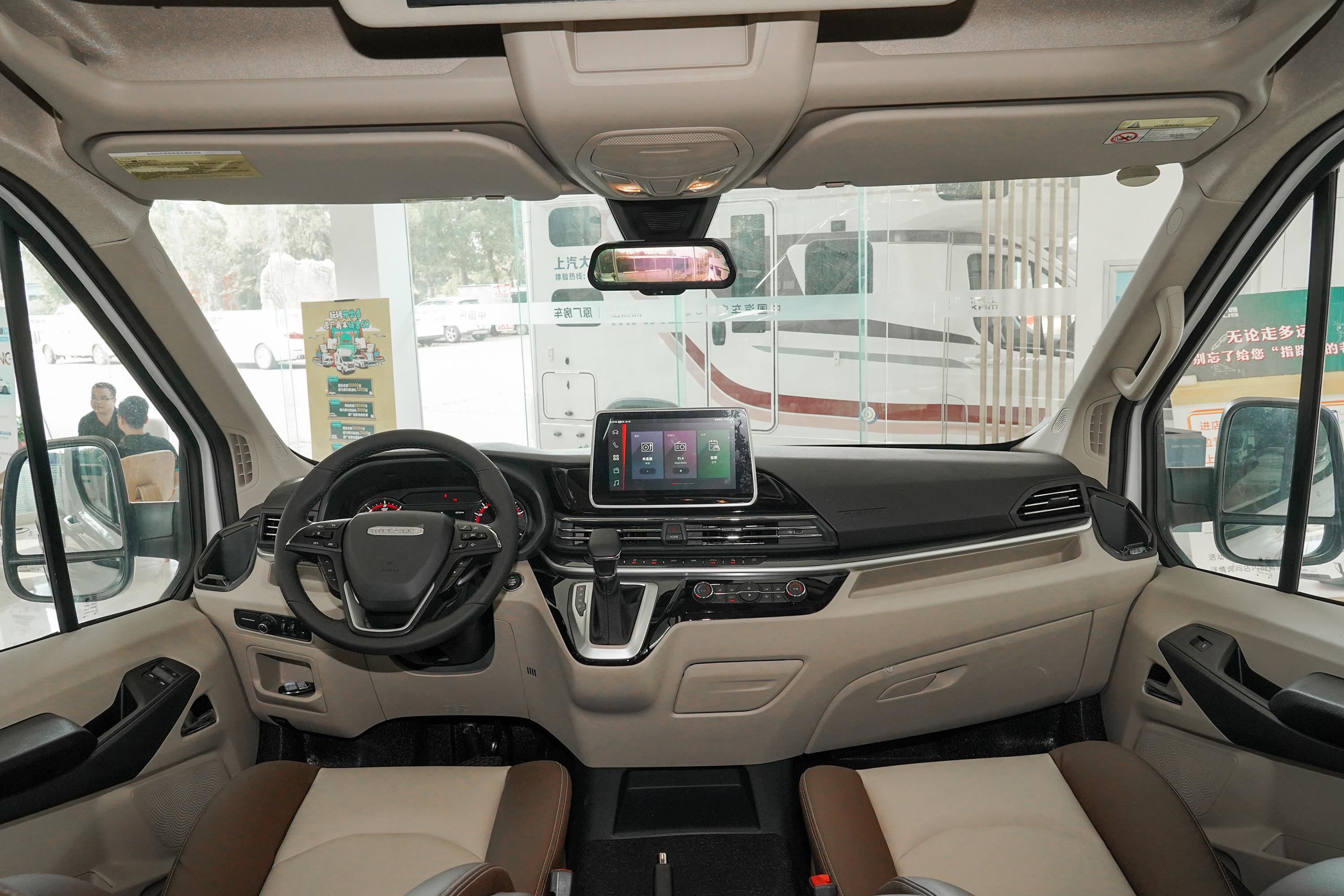 2021款 上汽大通maxus v90房车 旅行家v90 2.0t 自动 纵床豪华版内饰