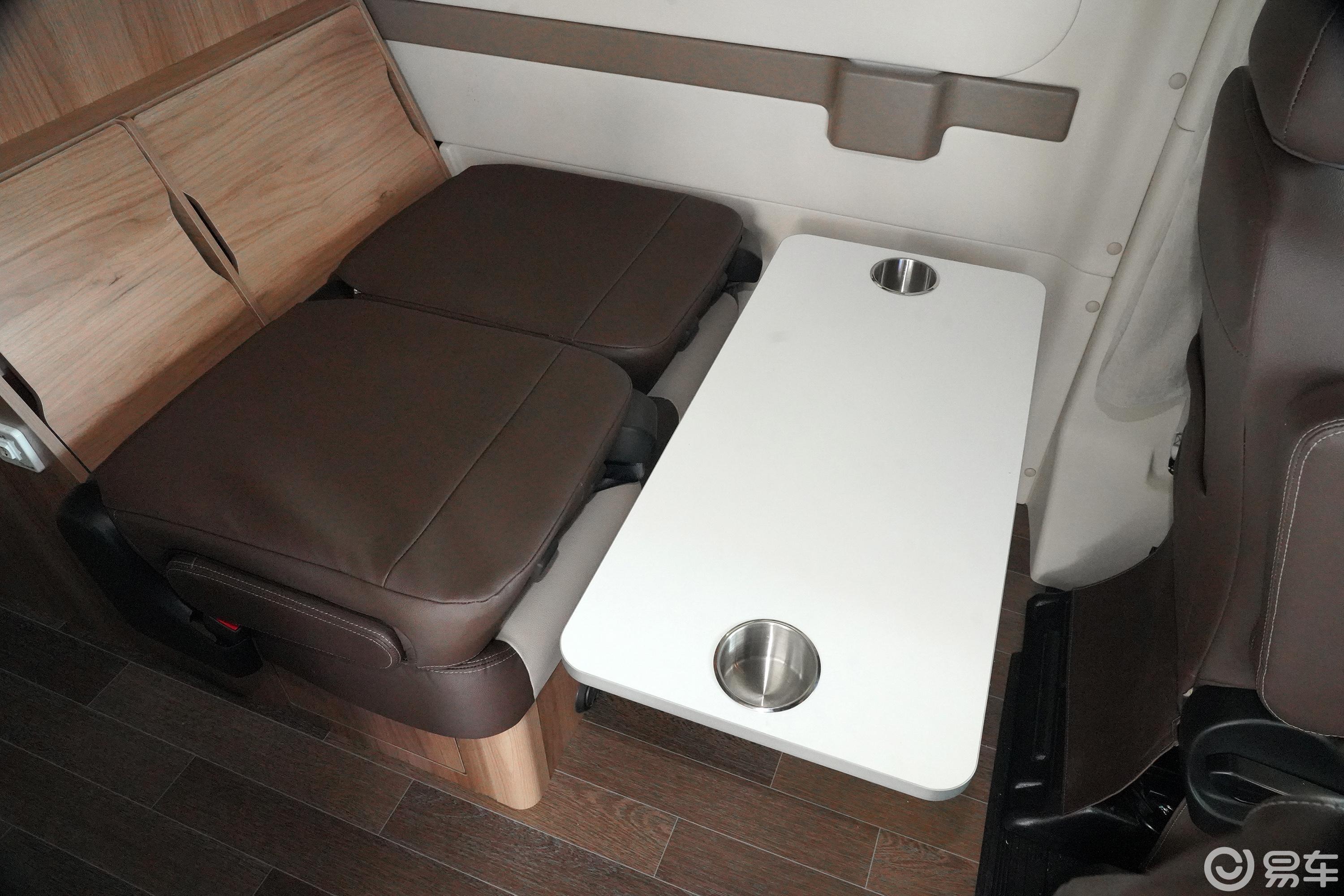 【上汽大通MAXUS V90房车旅行家V90 2.0T 自动 纵床豪华版空间图片-汽车图片大全】-易车