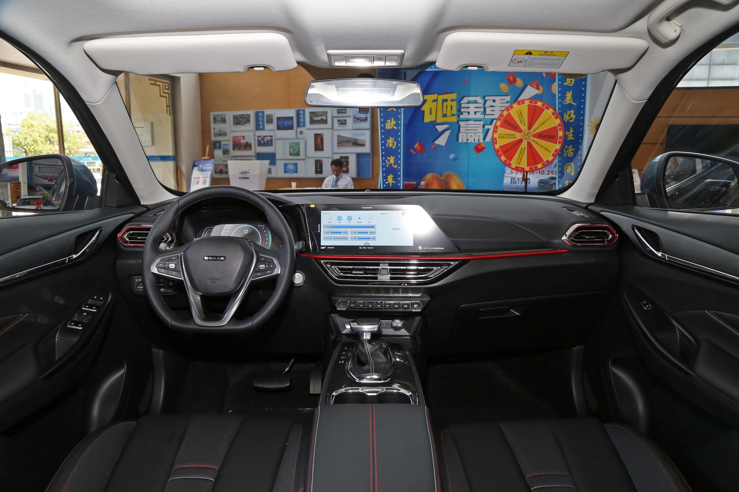 2021款 长安欧尚x5 1.6l cvt 尊享型内饰