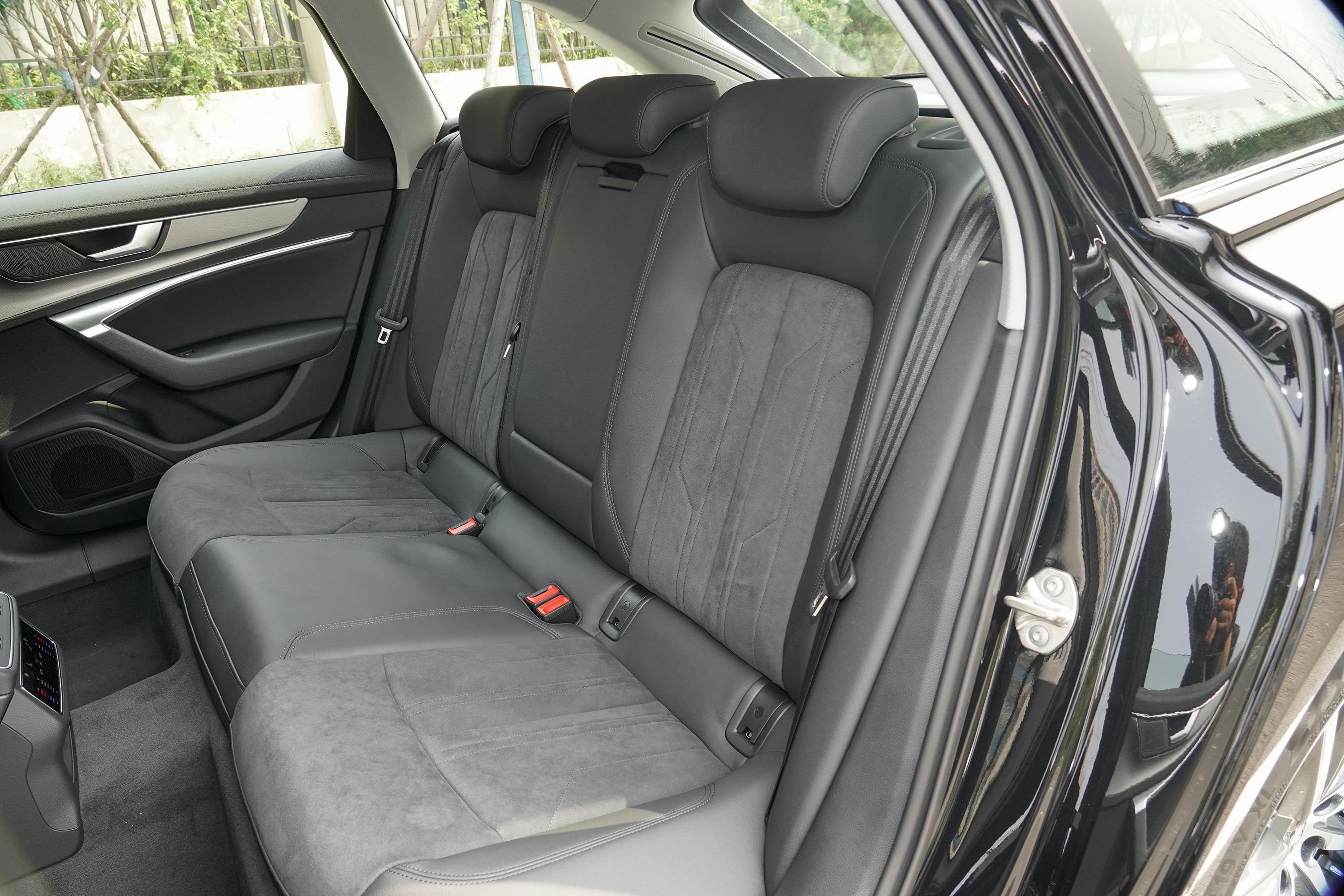 2022款奥迪a6avant先锋派45tfsi臻选动感型