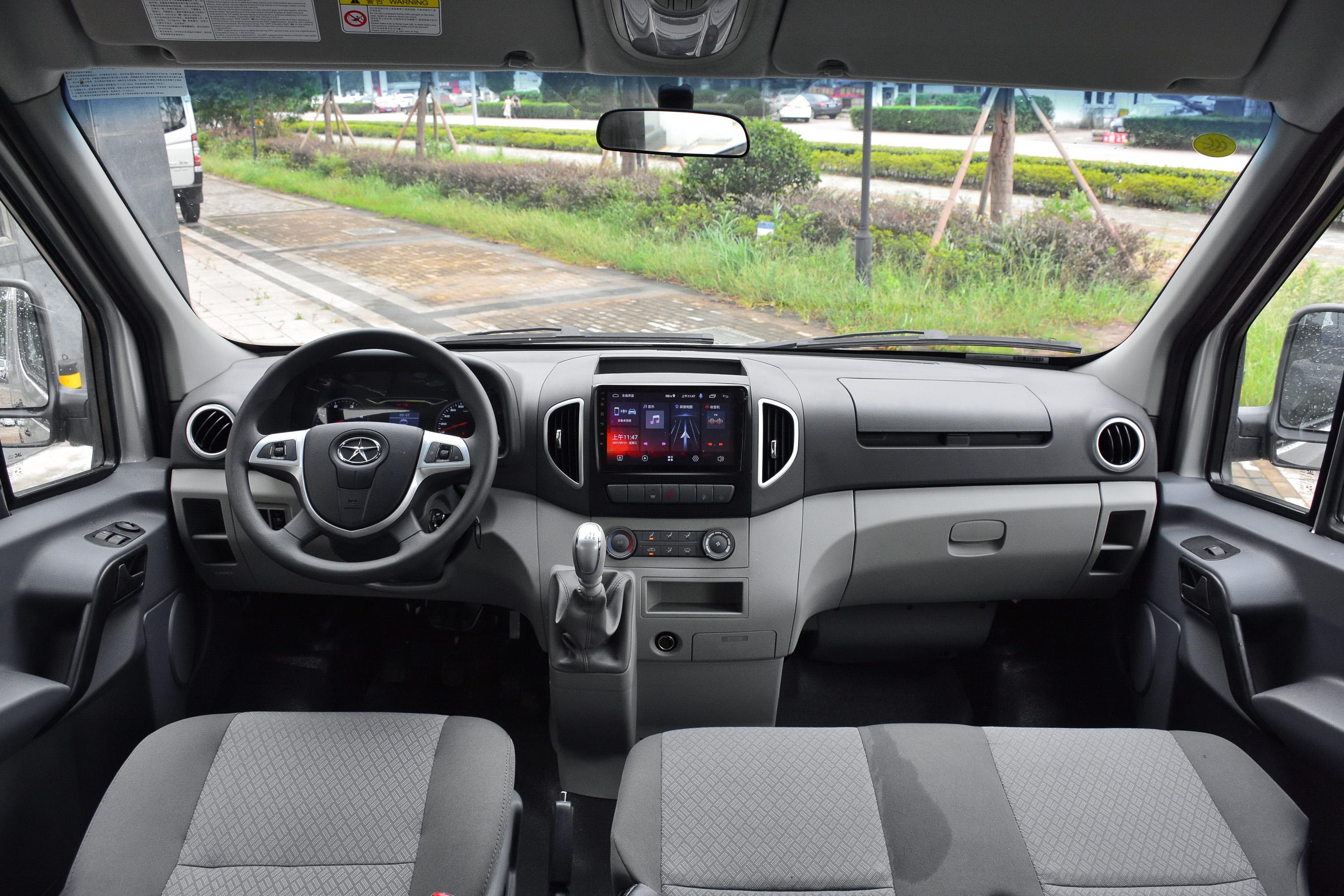 2021款 星锐 5系 2.0t 手动 星快运6/7座高顶d20tcif1内饰