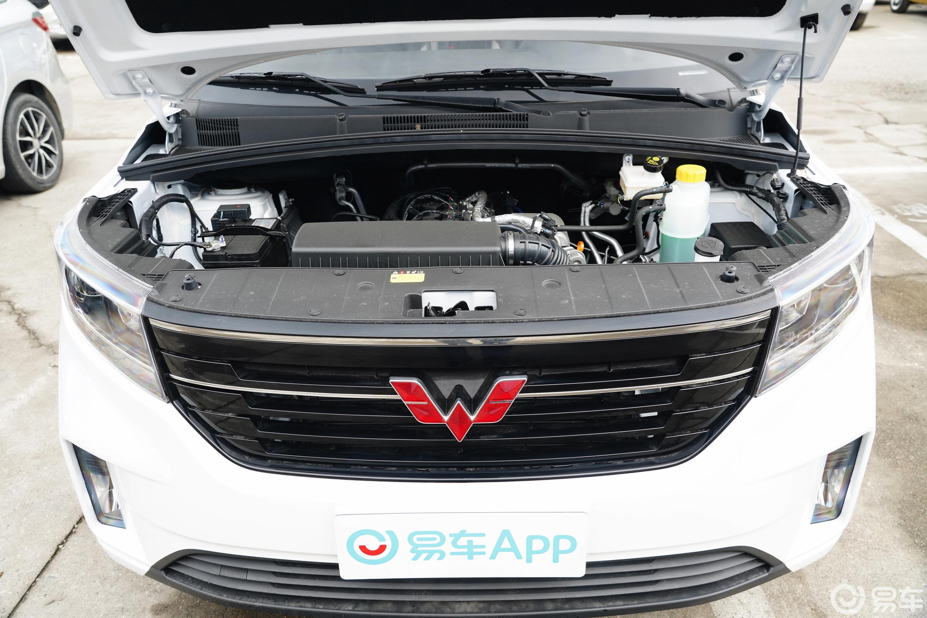 【五菱宏光PLUS营运版 1.5T 手动 标准型 7座发动机舱整体图片汽车图片大全】易车