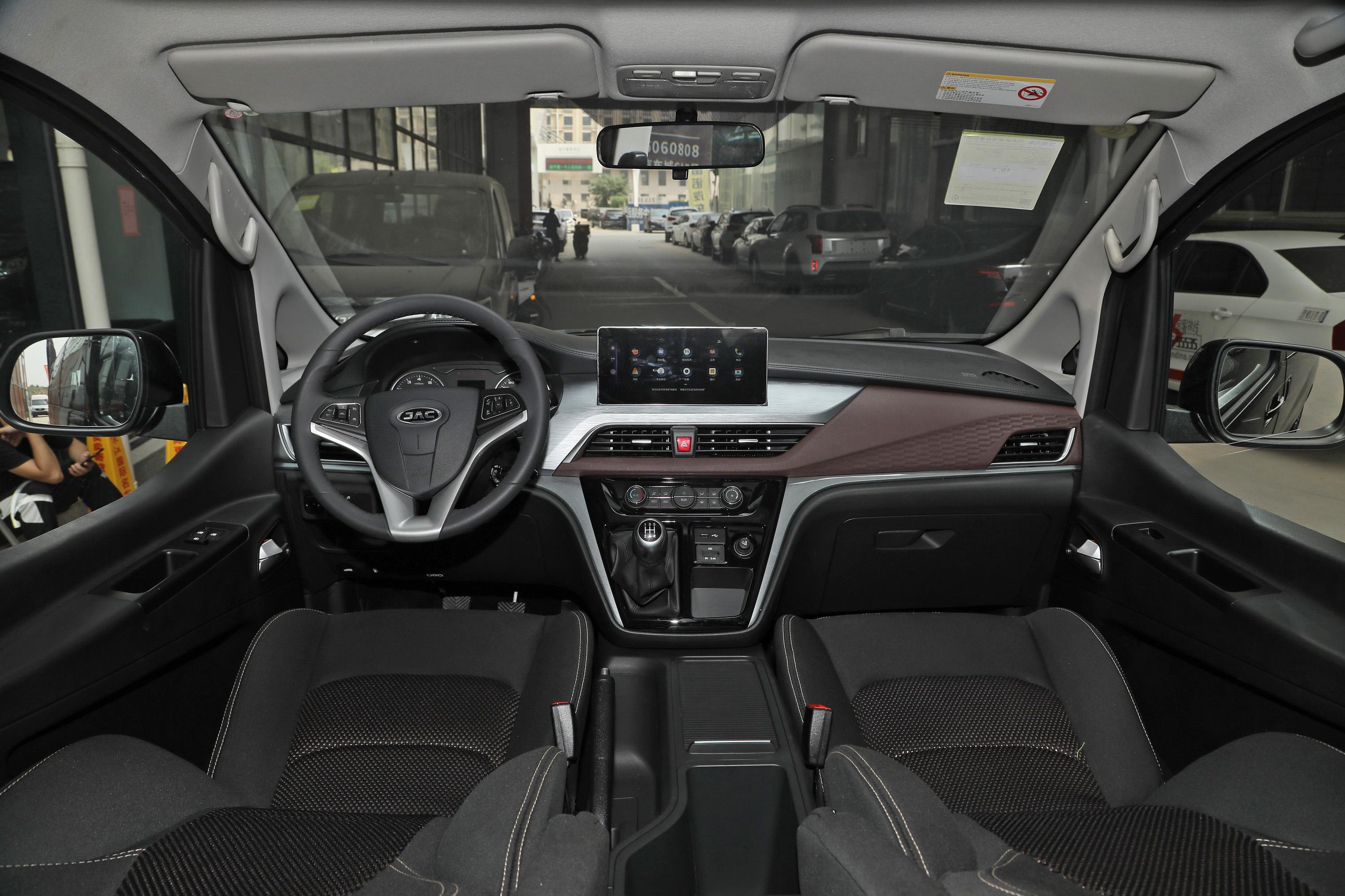 2022款 瑞风m3 plus 1.8l 手动 基本版 7座内饰