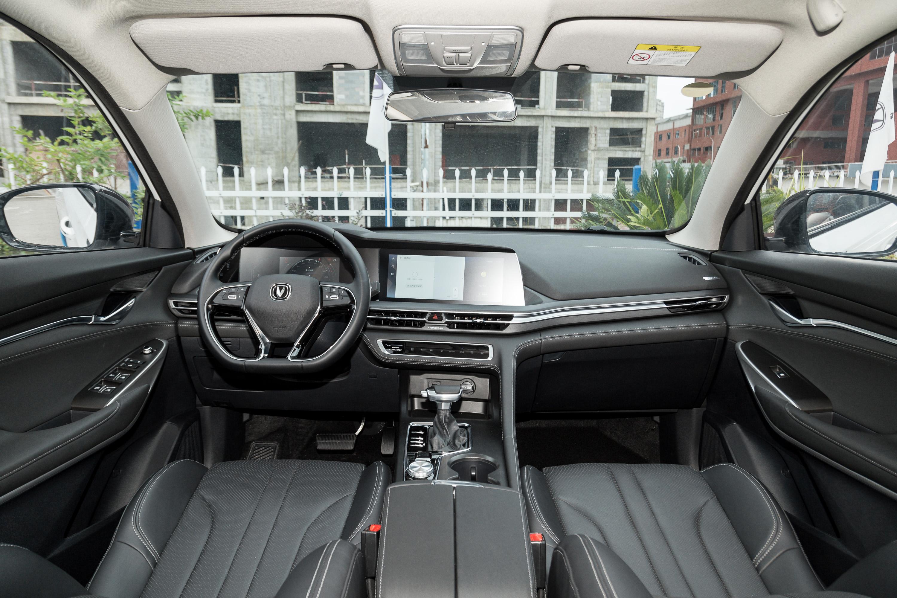 2022款 长安cs75plus 1.5t 手自一体 精英型内饰