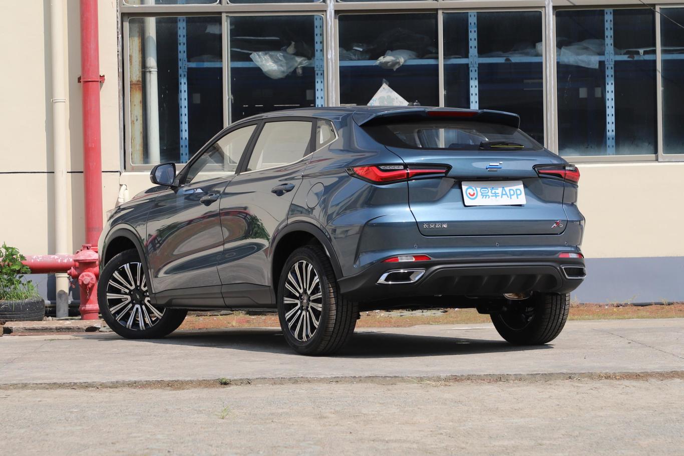 长安欧尚x51.6l cvt舒享型侧后45度车头向左水平