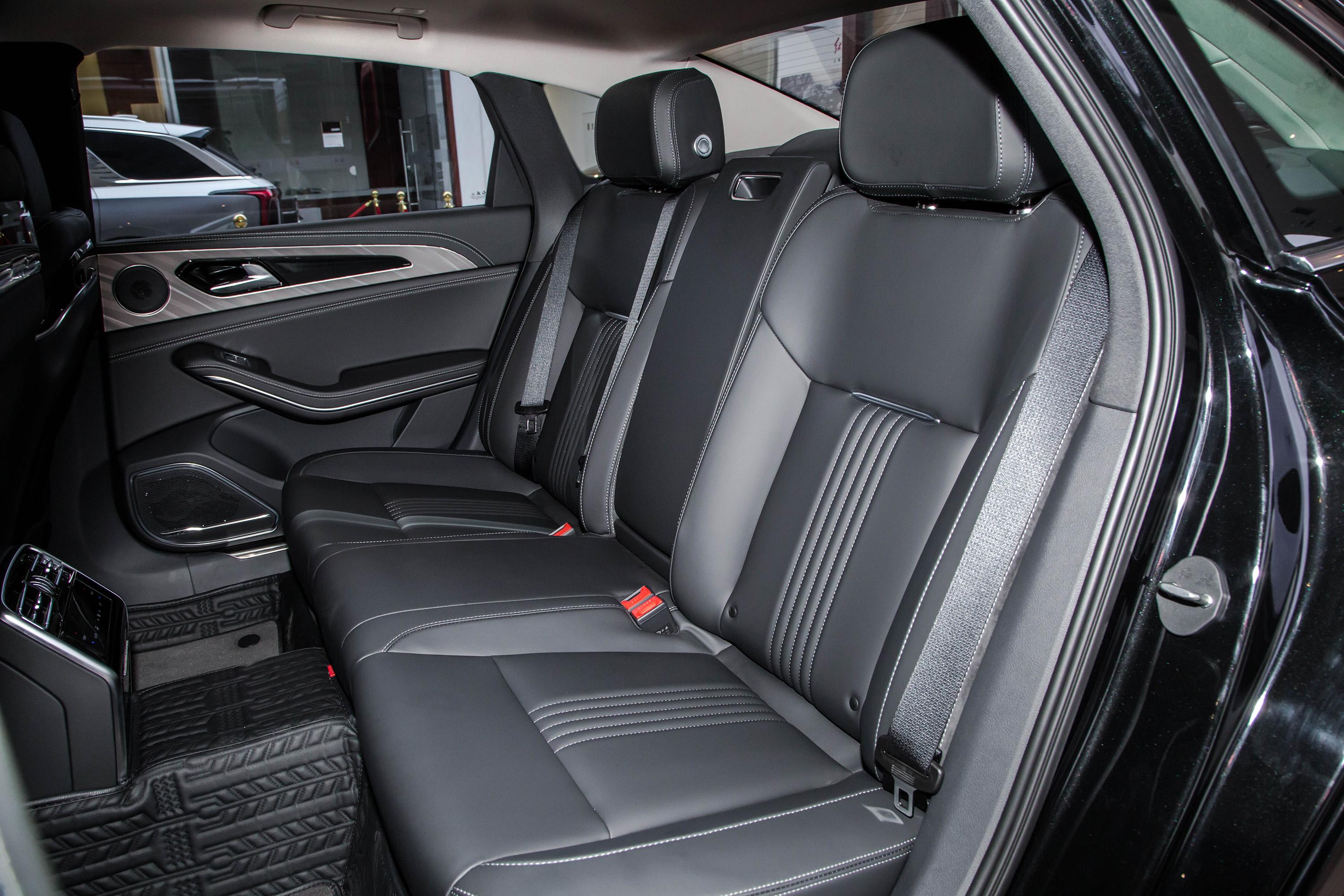 2020款 红旗h9 2.0t 智联旗悦版空间