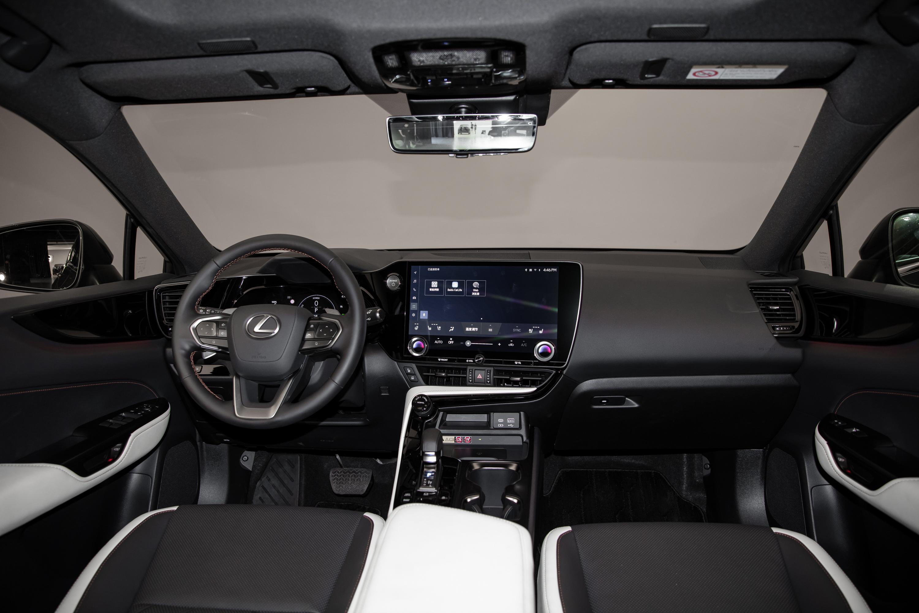 2022款 雷克萨斯nx 插电混动 400h  畅领版内饰