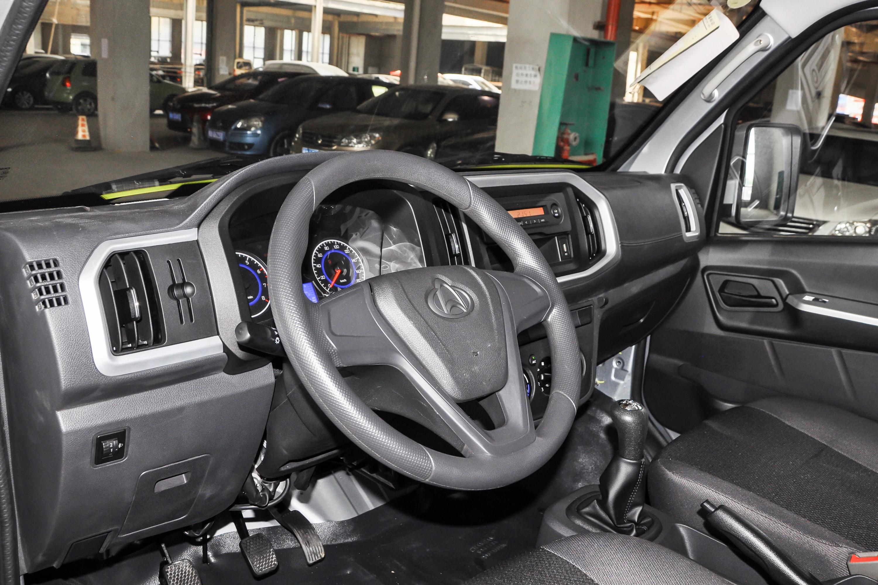 2021款 神骐t30 1.6l 手动 单排 3.6米仓栅车 舒适型内饰