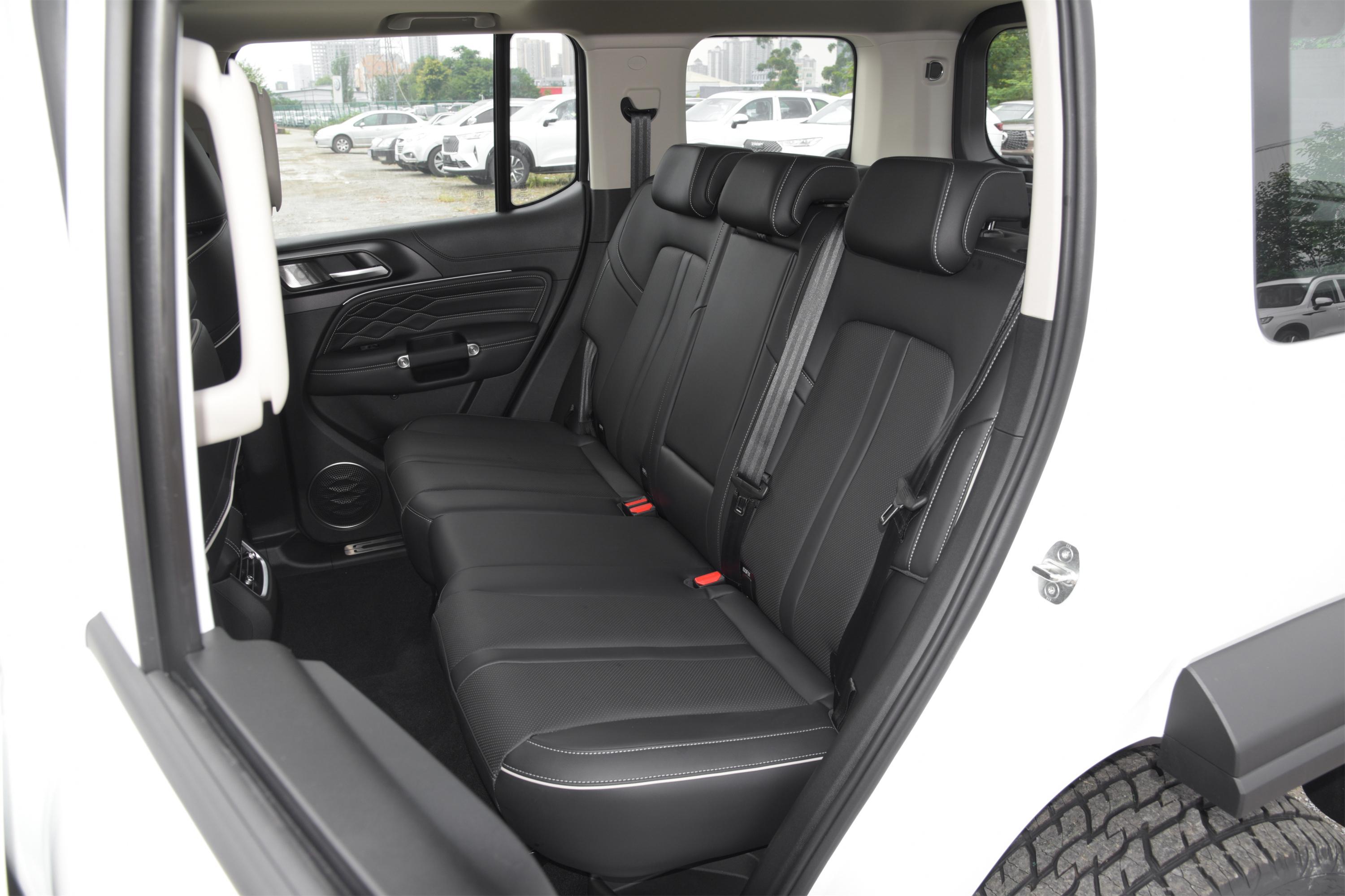 2021款 坦克300 越野版 2.0t 征服者空间