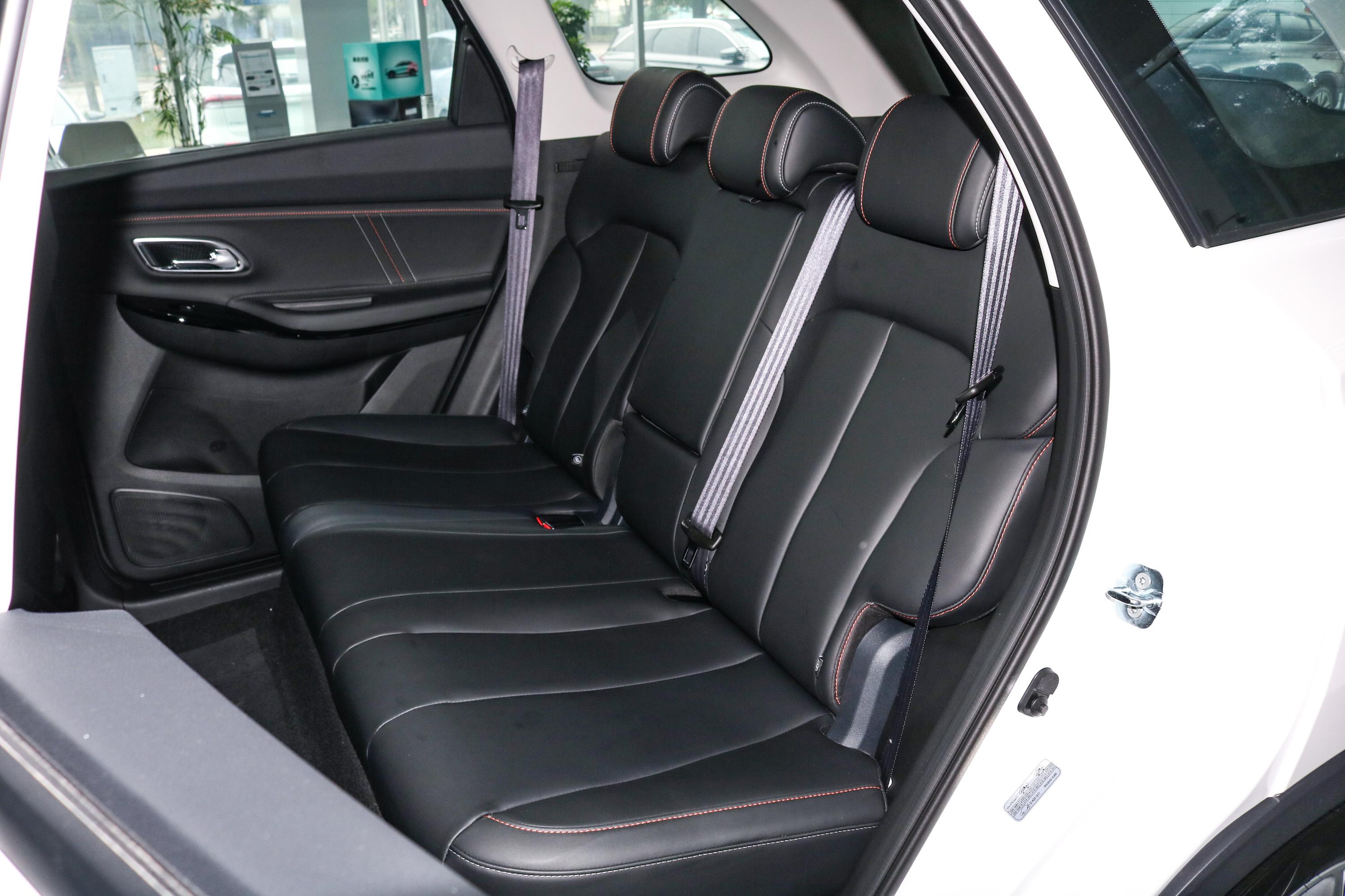 2022款长安欧尚x7plus蓝鲸版15t双离合尊贵型