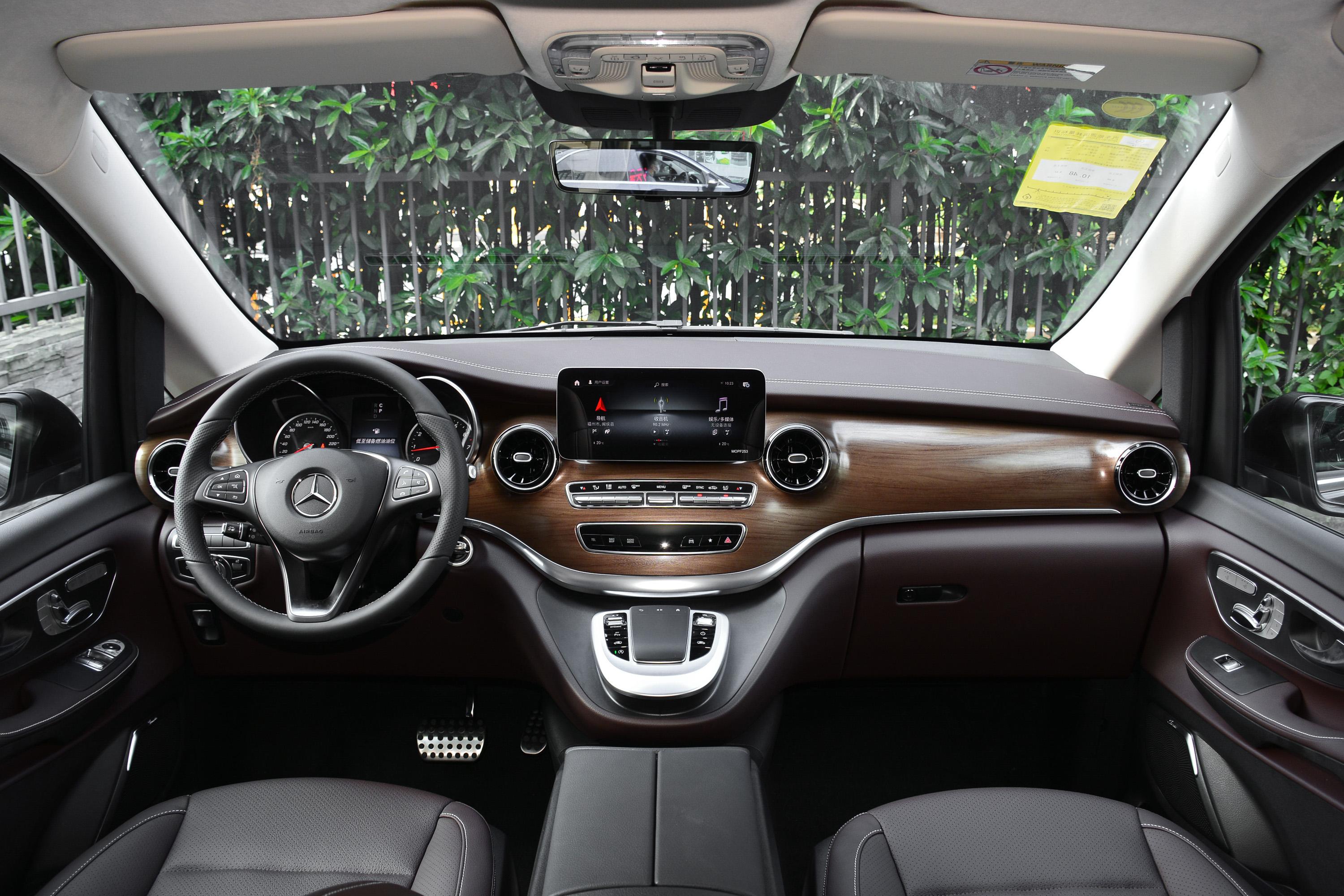 2021款 奔驰v级 v 260 l 长轴距豪华版内饰