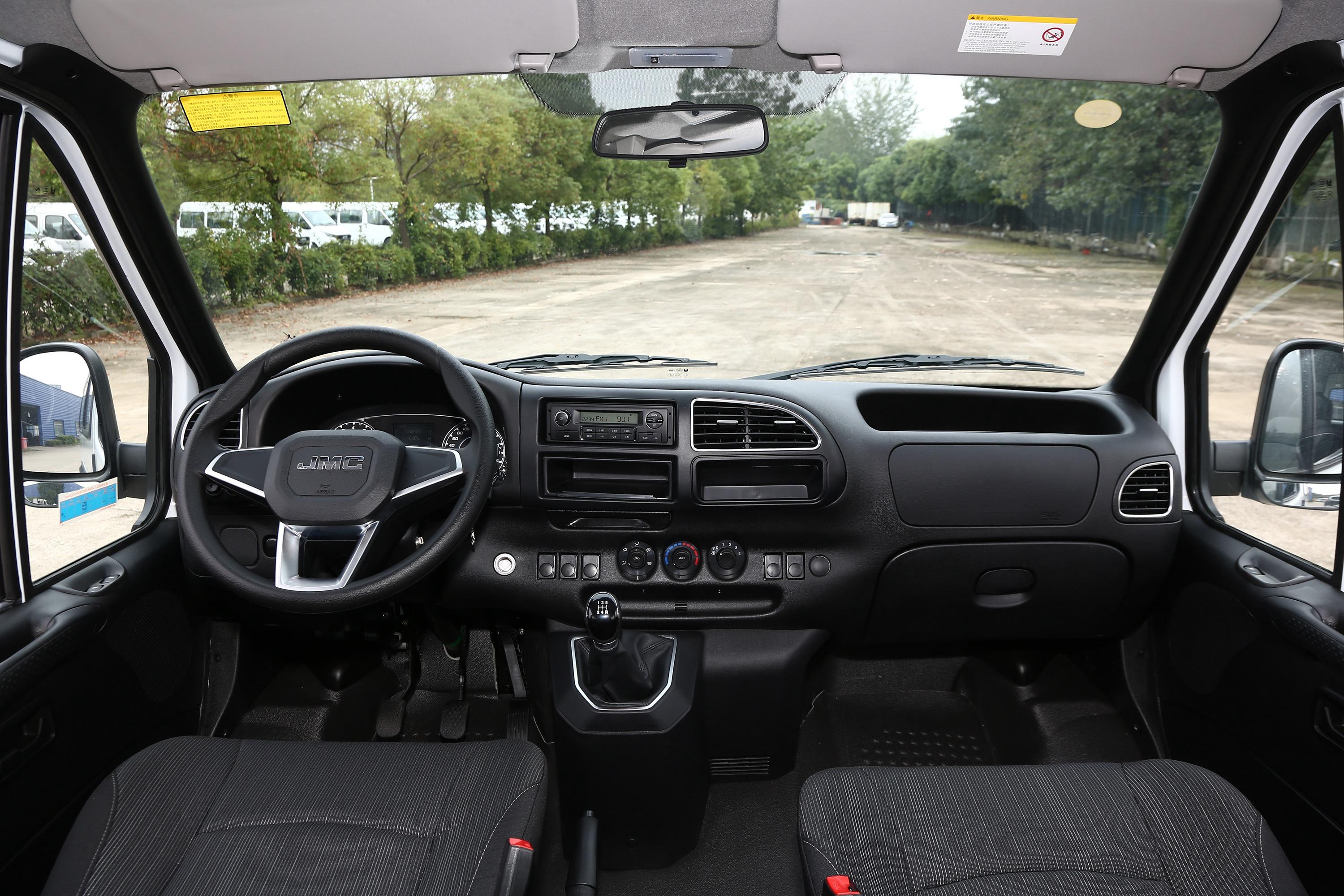 2021款 特顺 空间王 2.8t 长轴中高顶 后双胎-踏 6座 国vi内饰