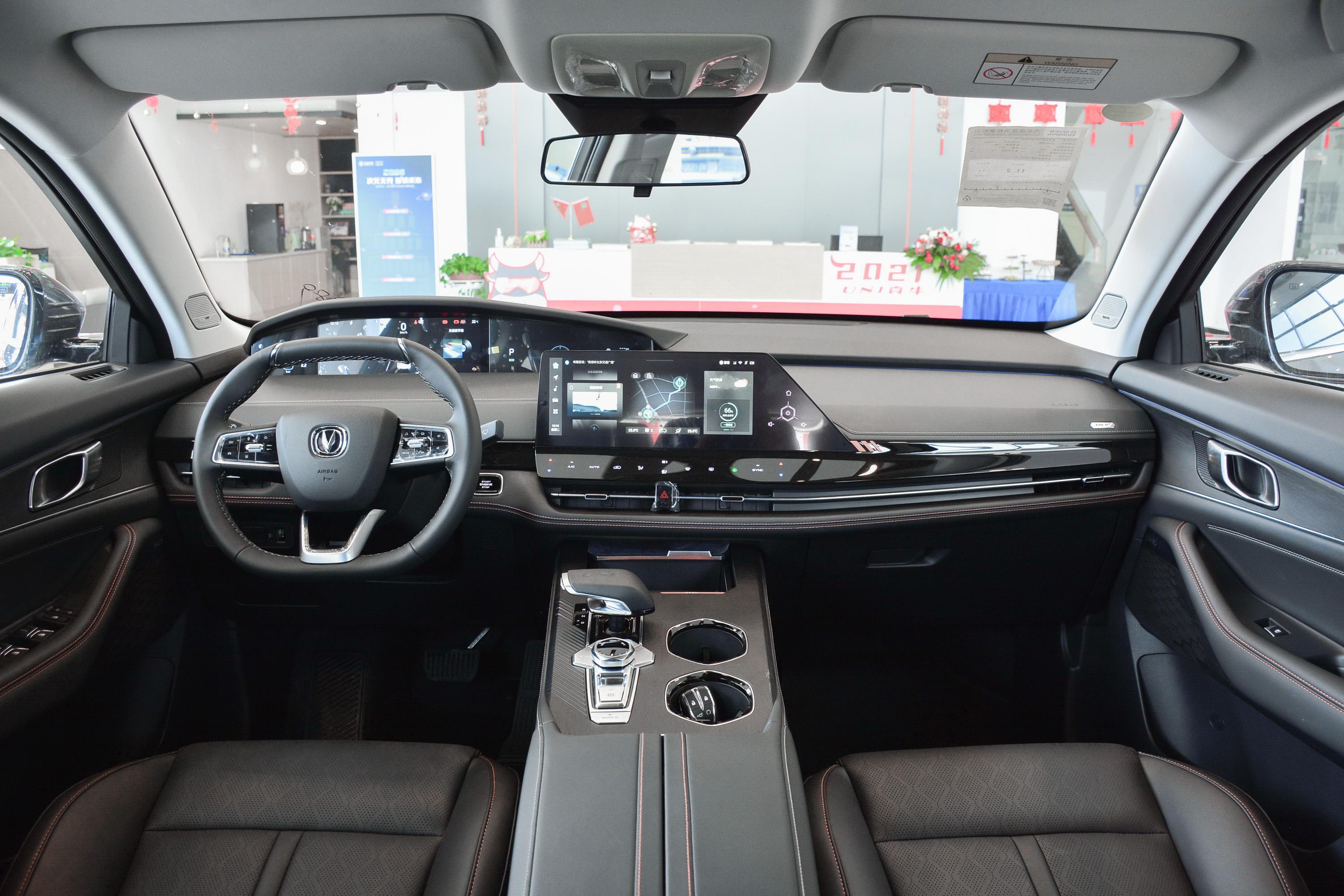 2021款 长安uni-k 2.0t 手自一体 两驱 豪华版内饰