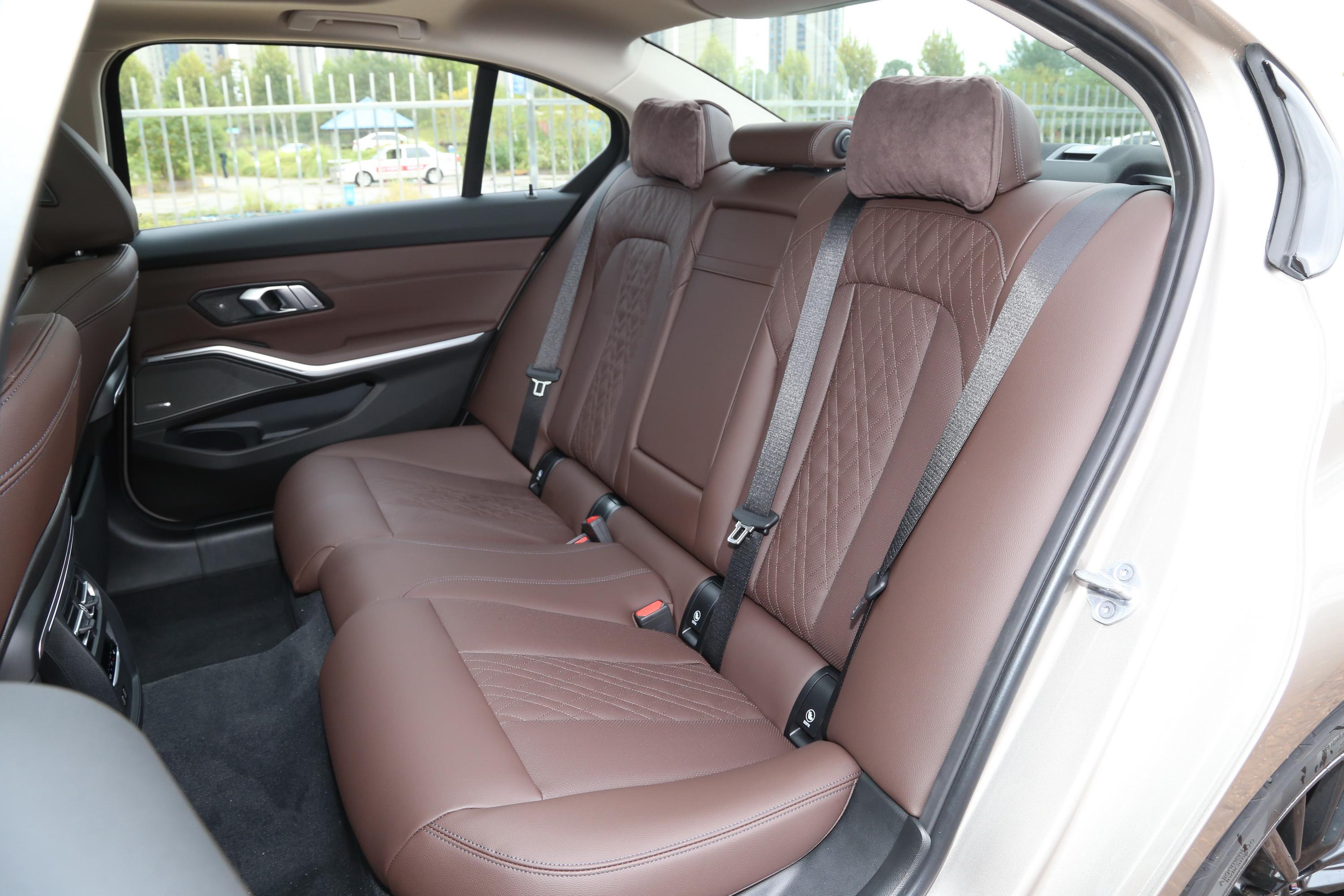 2022款宝马3系325lim运动曜夜套装