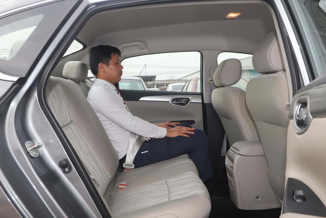 轩逸经典 1.6l 手动 xe舒适版后排空间体验