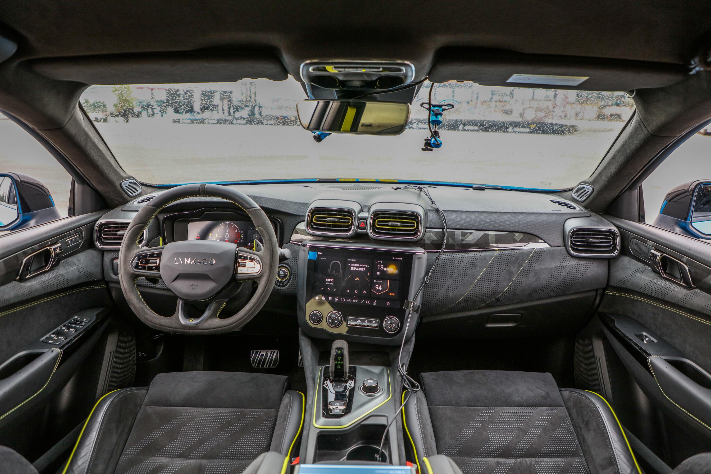 2022款 领克03 03  2.0td 手自一体 cyan定制版 性能套装内饰